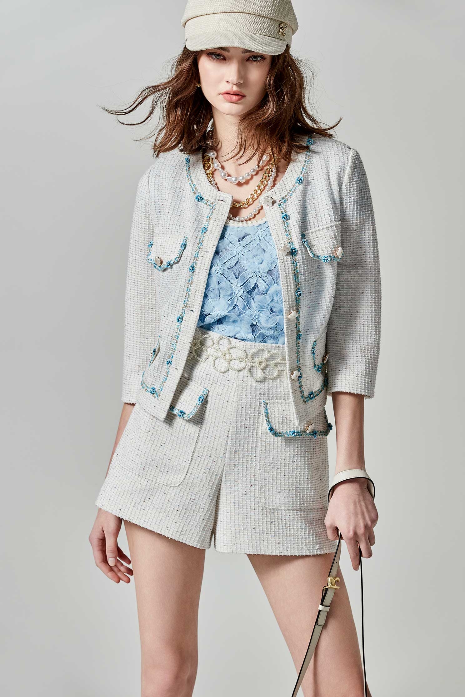 偽花呢紗小香風外套偽花呢紗小香風外套,一般外套,人氣商品,外套,小香風,春夏穿搭,時髦成套搭配,毛呢花呢,白色外套