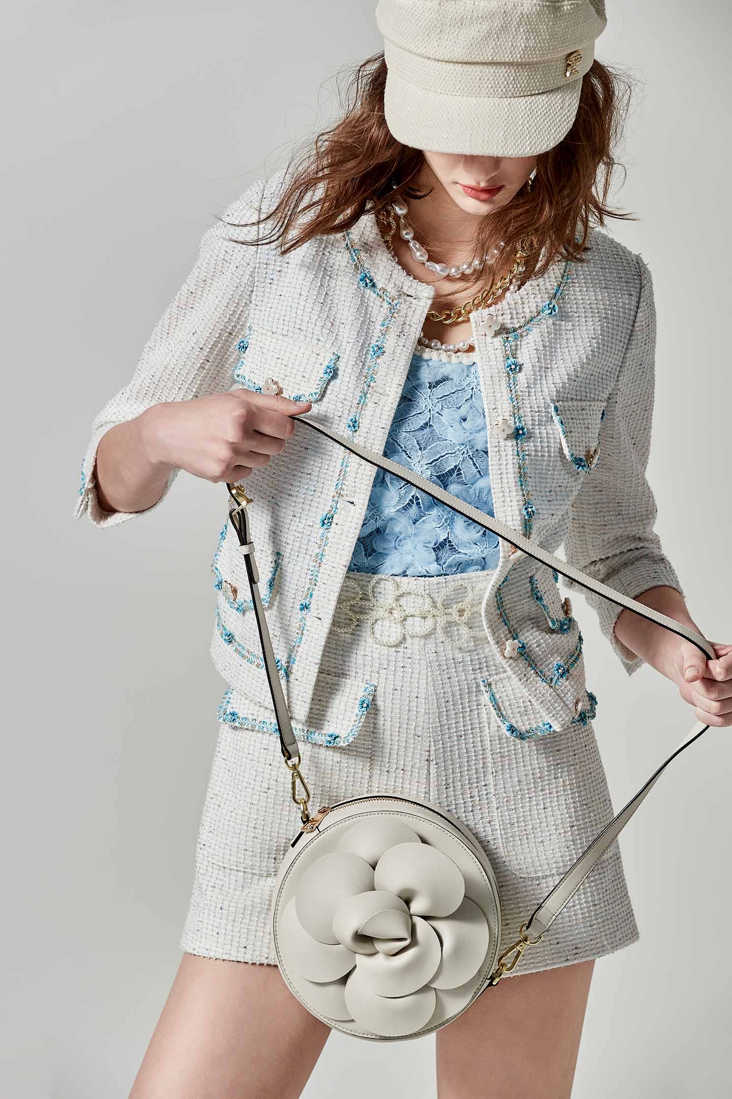 偽花呢紗小香風外套偽花呢紗小香風外套,一般外套,人氣商品,外套,小香風,春夏穿搭,時髦成套搭配,毛呢花呢,白色外套