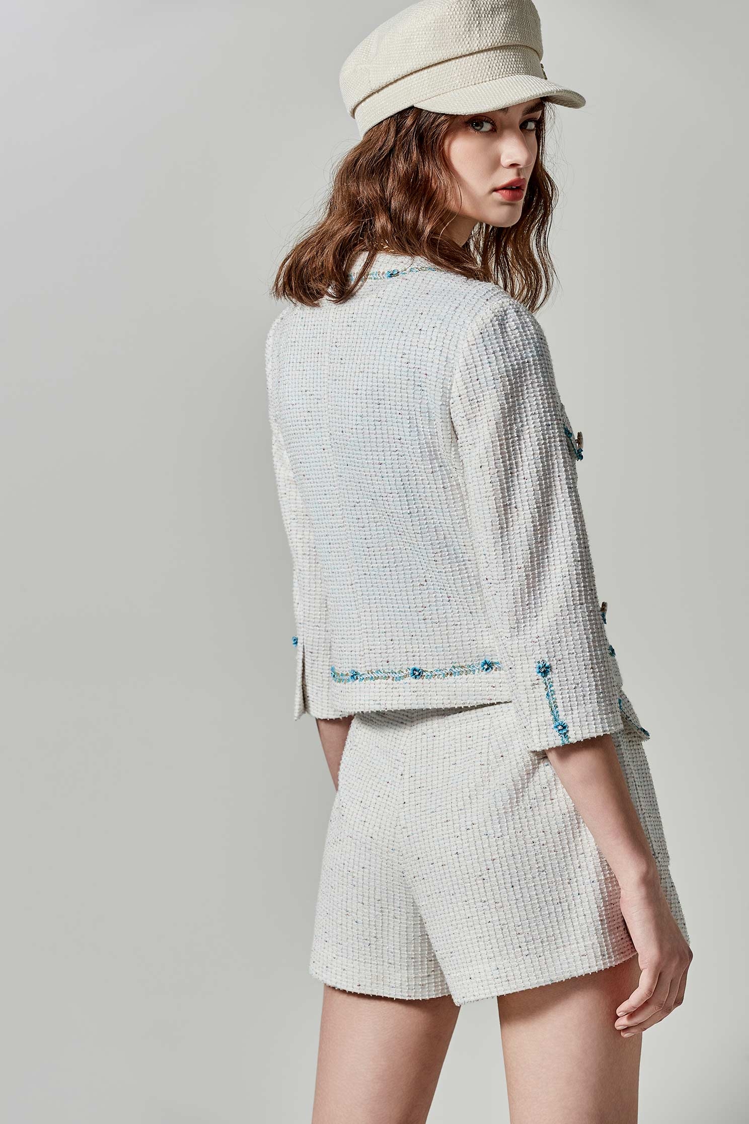 偽花呢紗小香風外套偽花呢紗小香風外套,一般外套,人氣商品,外套,小香風,春夏穿搭,時髦成套搭配,毛呢花呢,白色外套