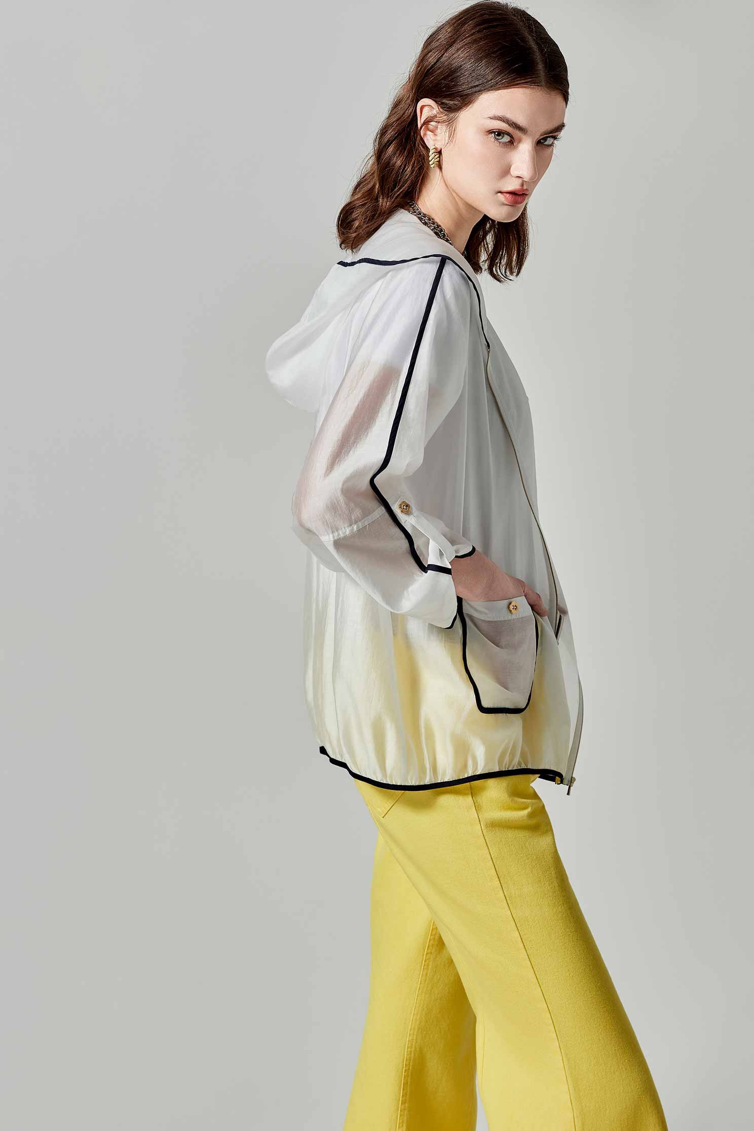 跳色包邊微透明外套跳色包邊微透明外套,一般外套,外套,春夏穿搭,條紋,白色外套,約會特輯,防曬最多選擇