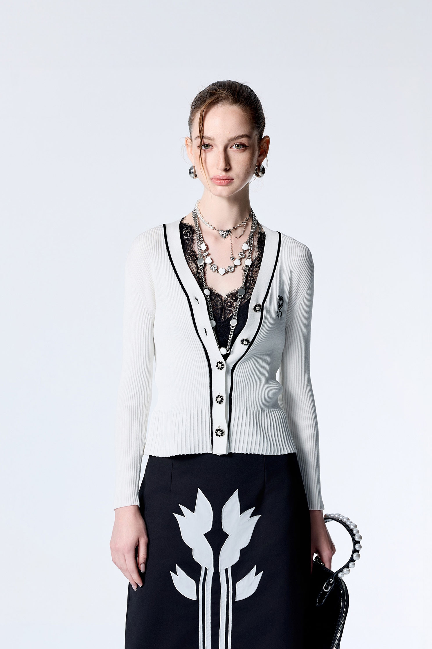 黑白撞色坑條針織外罩黑白撞色坑條針織外罩,一般外套,外套,春夏穿搭,白色外套,針織,針織外套