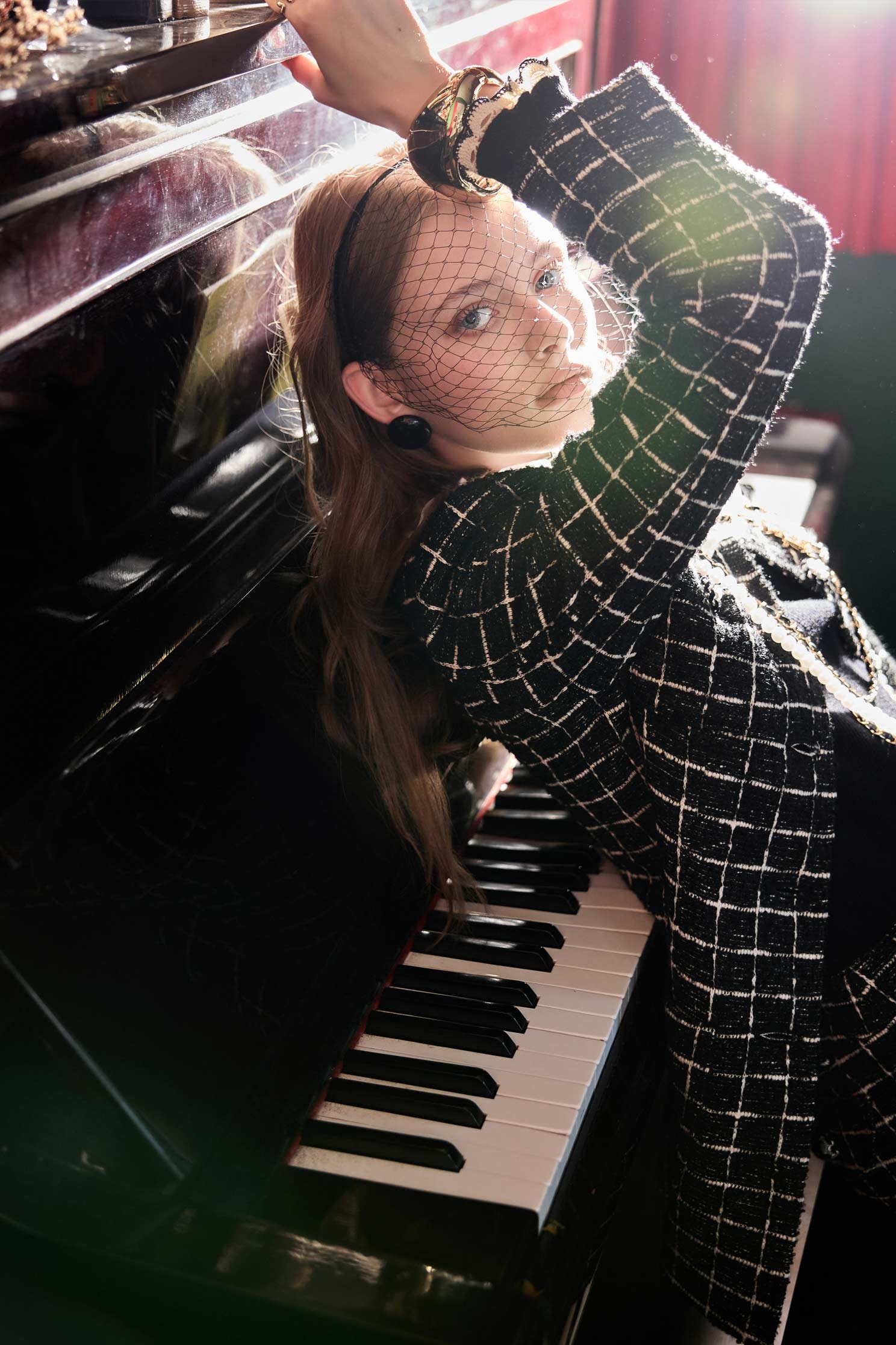 荷葉領經典黑白格彈性中長外套荷葉領經典黑白格彈性中長外套,一般外套,上班OL穿搭,人氣商品,外套,小香風外套,春夏穿搭,時髦成套搭配,格紋,派對特輯,珍珠,荷葉,針織,長大衣