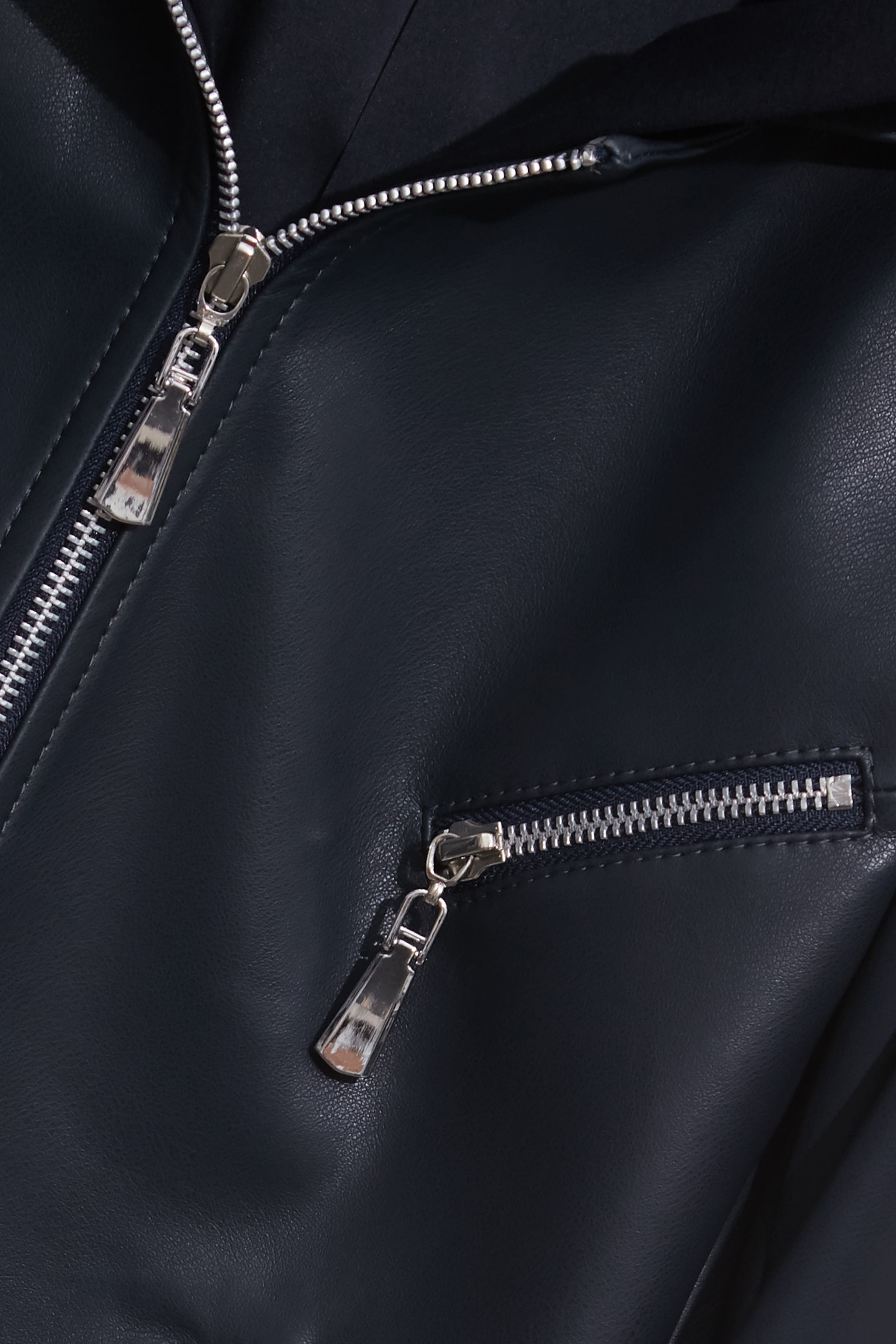 造型口袋連帽仿皮夾克造型口袋連帽仿皮夾克,一般外套,上班OL穿搭,人氣商品,外套,春夏穿搭,時髦成套搭配