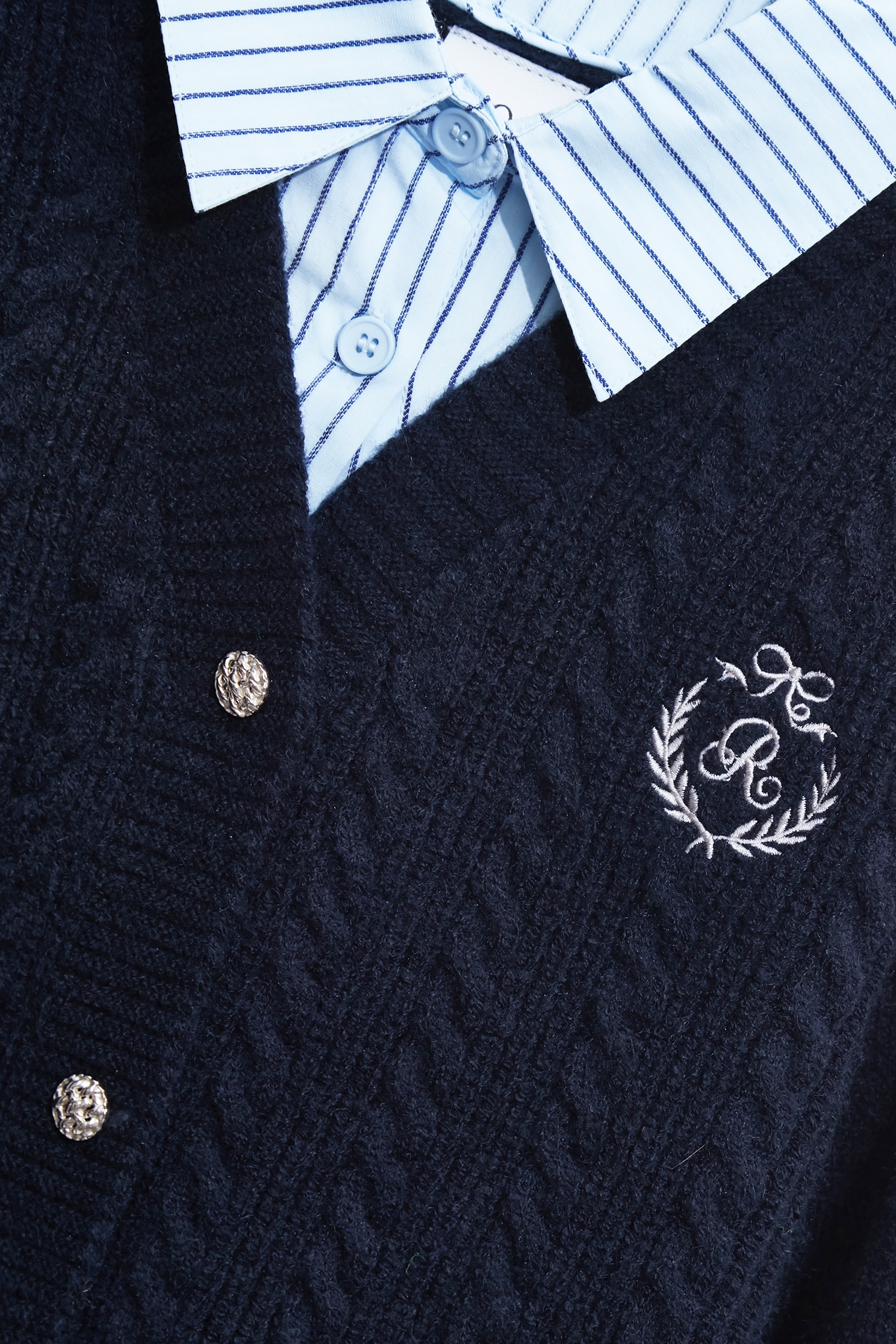 學院風假兩件針織外套學院風家兩件針織外套,上班OL穿搭,刺繡,外套,春夏穿搭,條紋,簡約穿搭,約會特輯,針織,針織外套