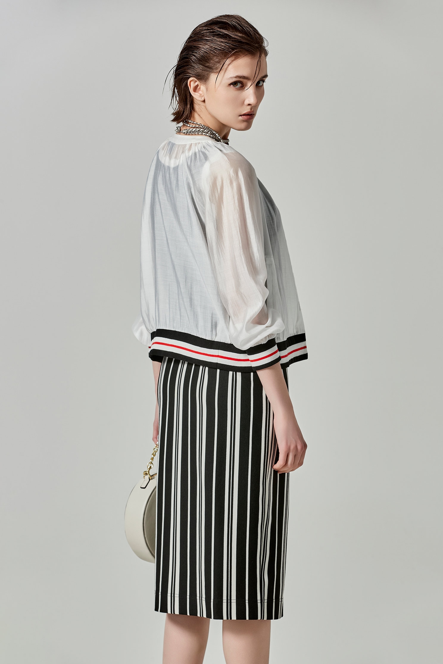 配色羅紋微透絲棉外套配色羅紋微透絲棉外套,一般外套,人氣商品,外套,春夏穿搭,白色外套,防曬最多選擇