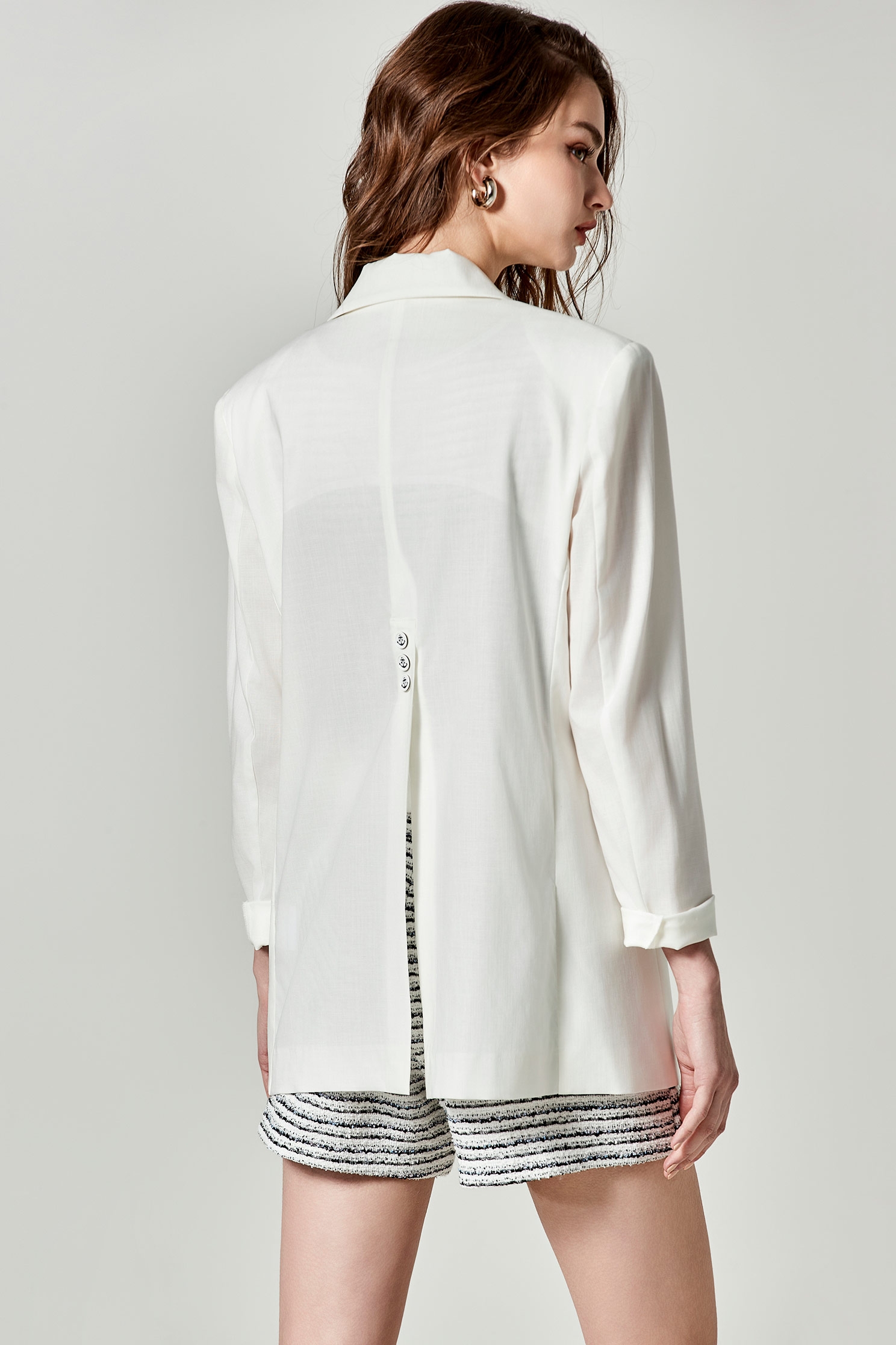 白色棉麻長版西裝外套白色棉麻長版西裝外套,一般外套,上班OL穿搭,外套,春夏穿搭,時髦成套搭配,白色外套,西裝外套