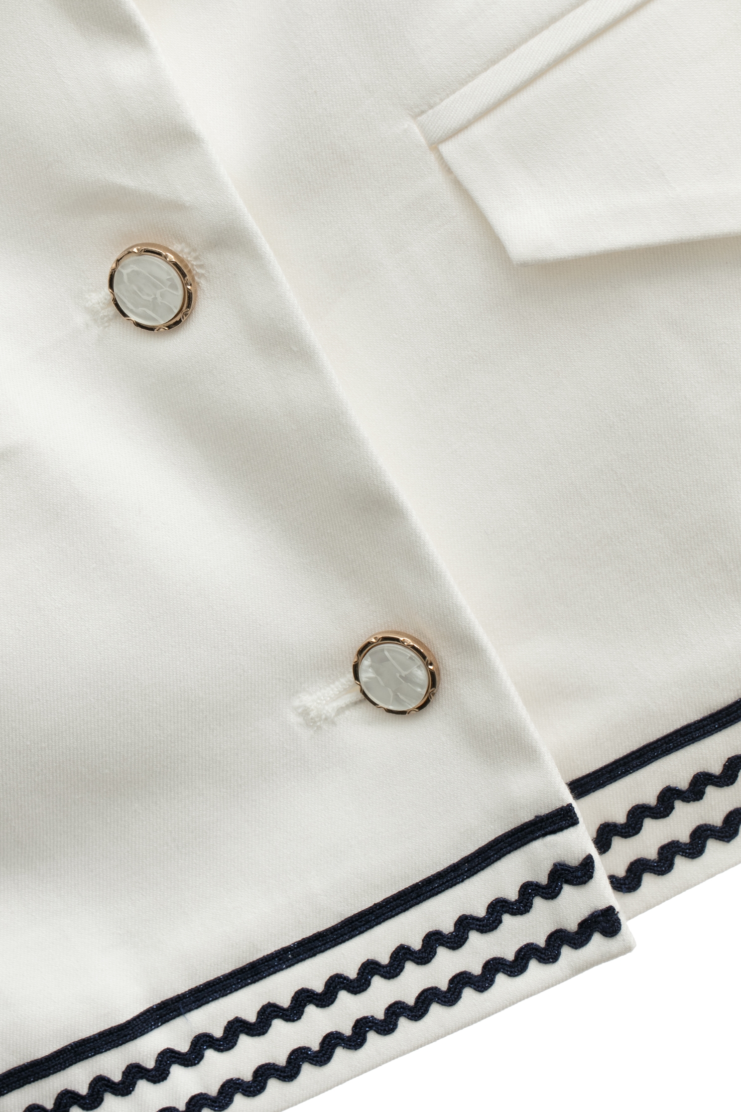 綴波浪織帶短版外套綴波浪織帶短版外套,一般外套,外套,春夏穿搭,白色外套,西裝外套