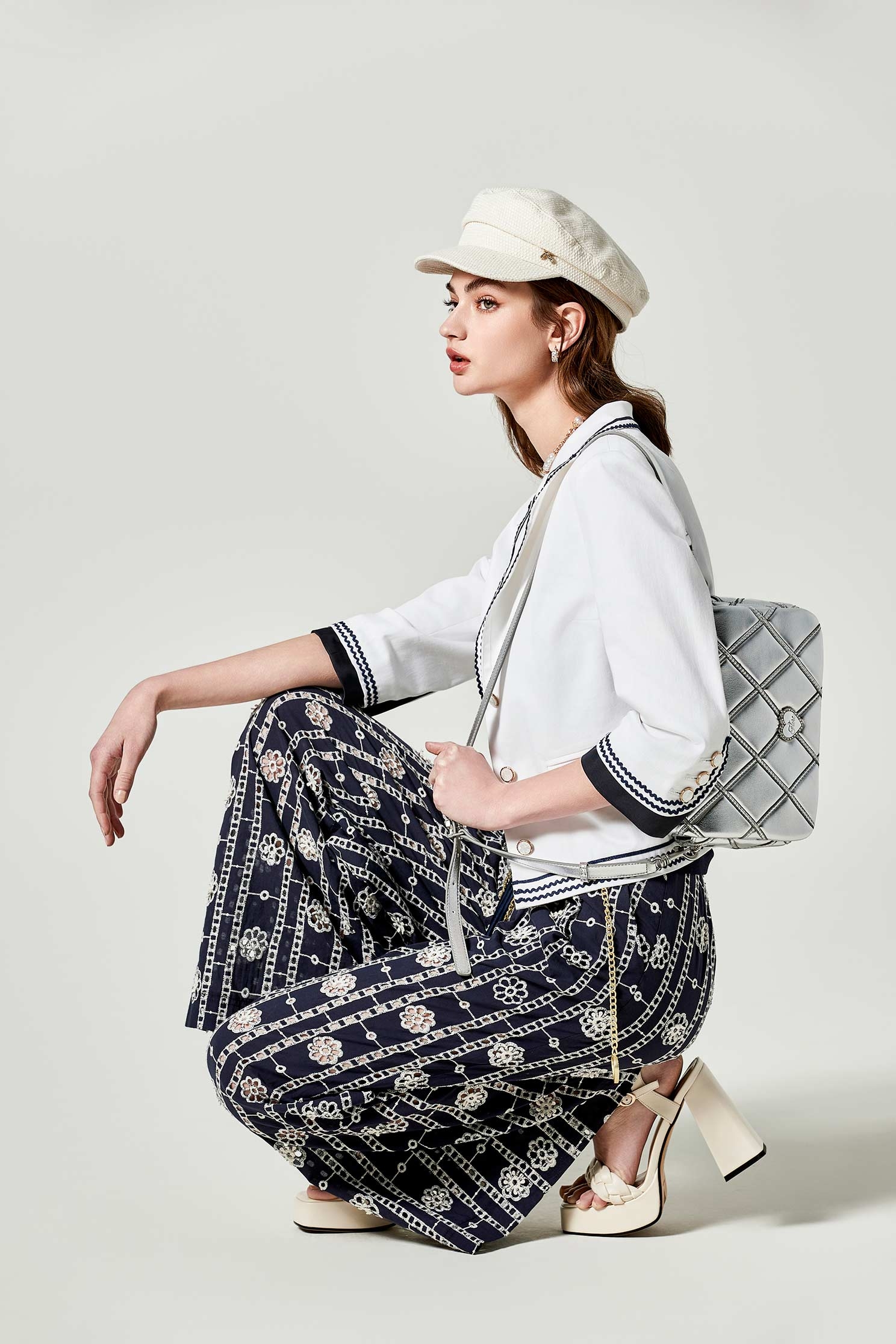 綴波浪織帶短版外套綴波浪織帶短版外套,一般外套,外套,春夏穿搭,白色外套,西裝外套