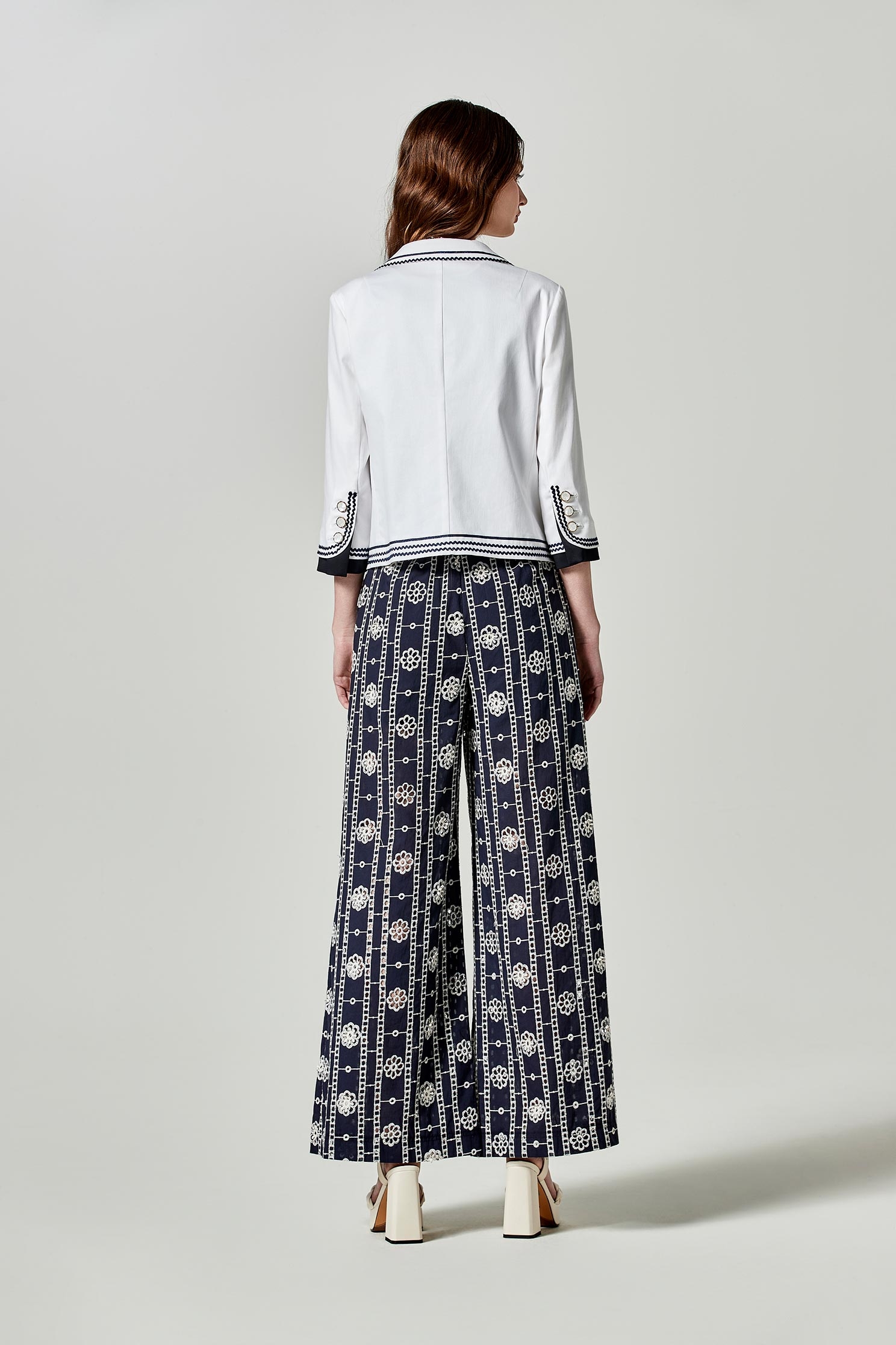 綴波浪織帶短版外套綴波浪織帶短版外套,一般外套,外套,春夏穿搭,白色外套,西裝外套