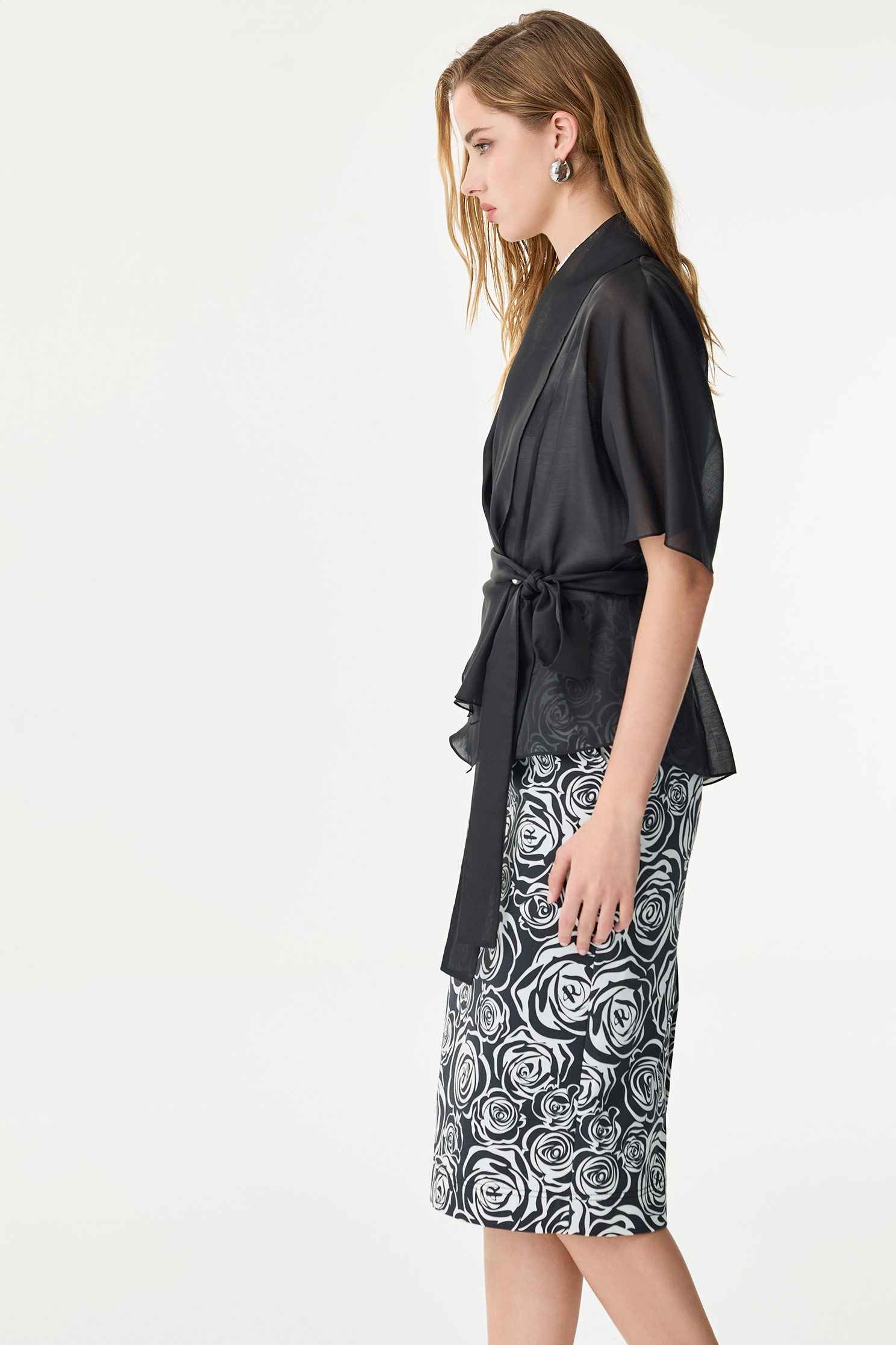 類烏干紗短袖綁帶外罩類烏干紗短袖綁帶外罩,一般外套,上班OL穿搭,春夏穿搭,透膚上衣