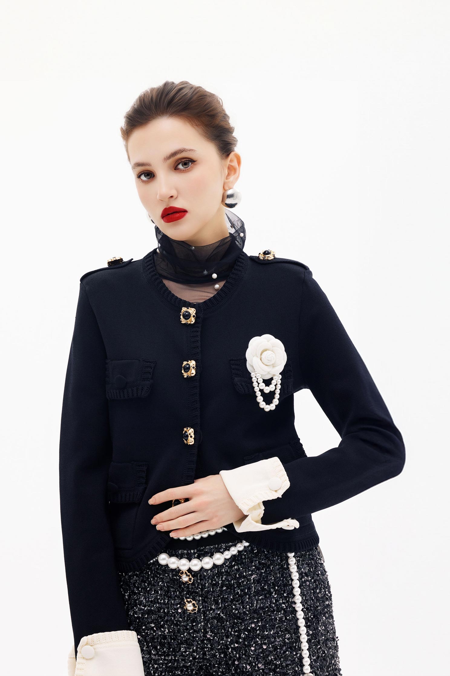 小香風別針開襟針織外套小香風別針開襟針織外套,上班OL穿搭,外套,小香風,小香風外套,春夏穿搭,珍珠,約會特輯,花花世界,針織,針織外套