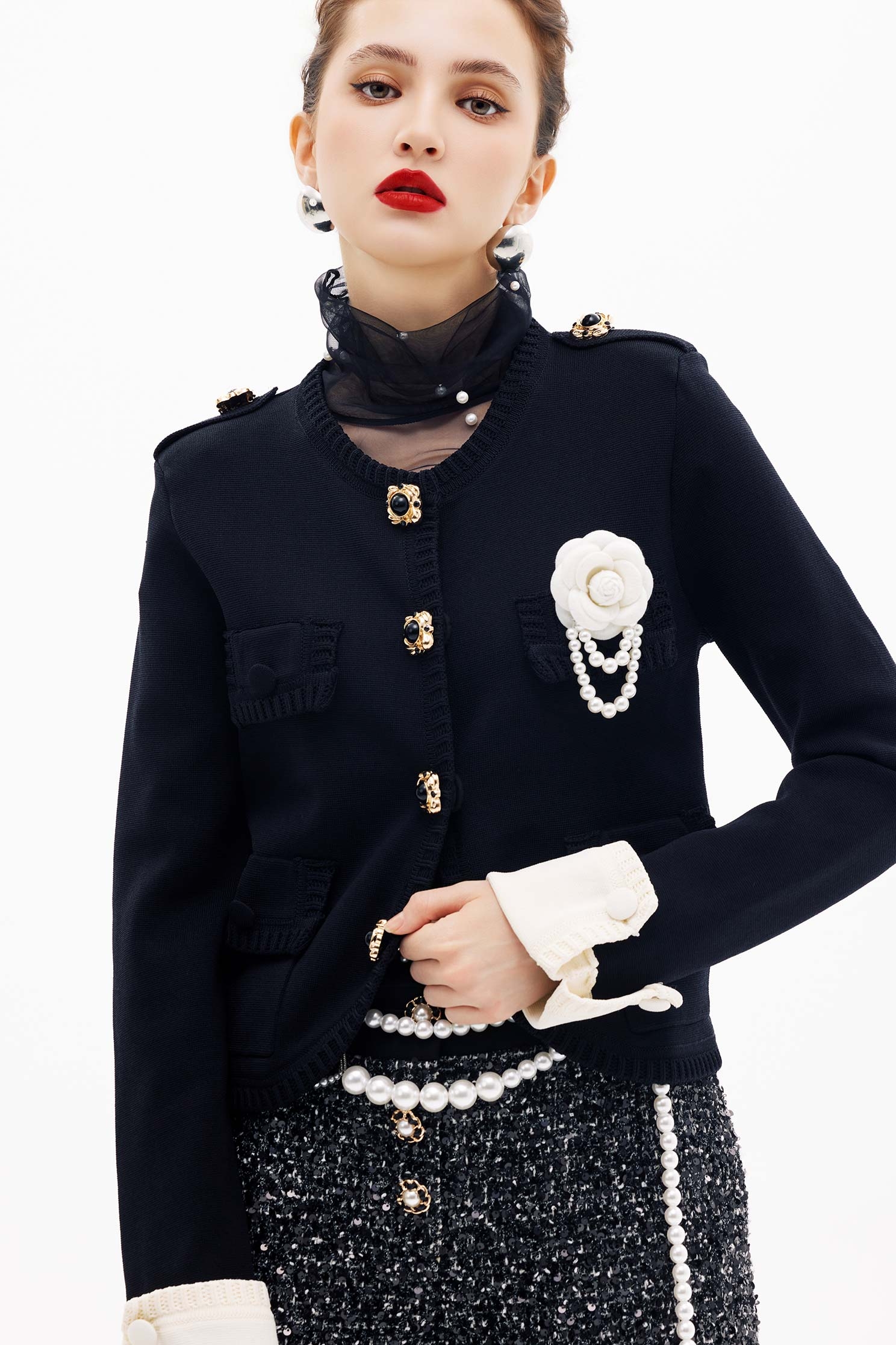 小香風別針開襟針織外套小香風別針開襟針織外套,上班OL穿搭,外套,小香風,小香風外套,春夏穿搭,珍珠,約會特輯,花花世界,針織,針織外套