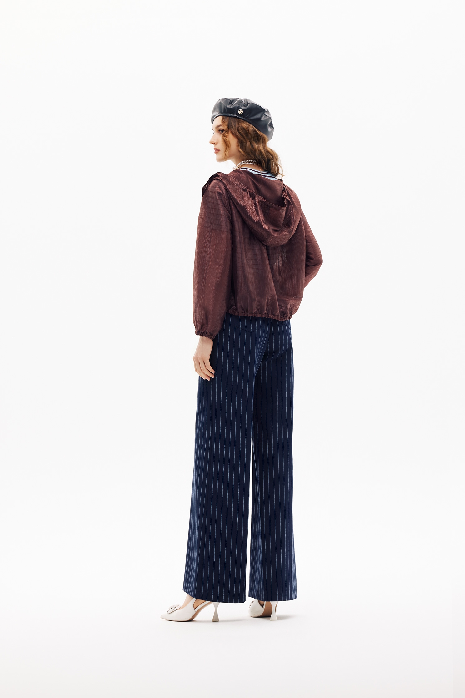 櫻桃巧克力色連帽外套櫻桃巧克力色連帽外套,上班OL穿搭,外套,春夏穿搭,約會特輯,蝴蝶結,連帽外套,長袖外套