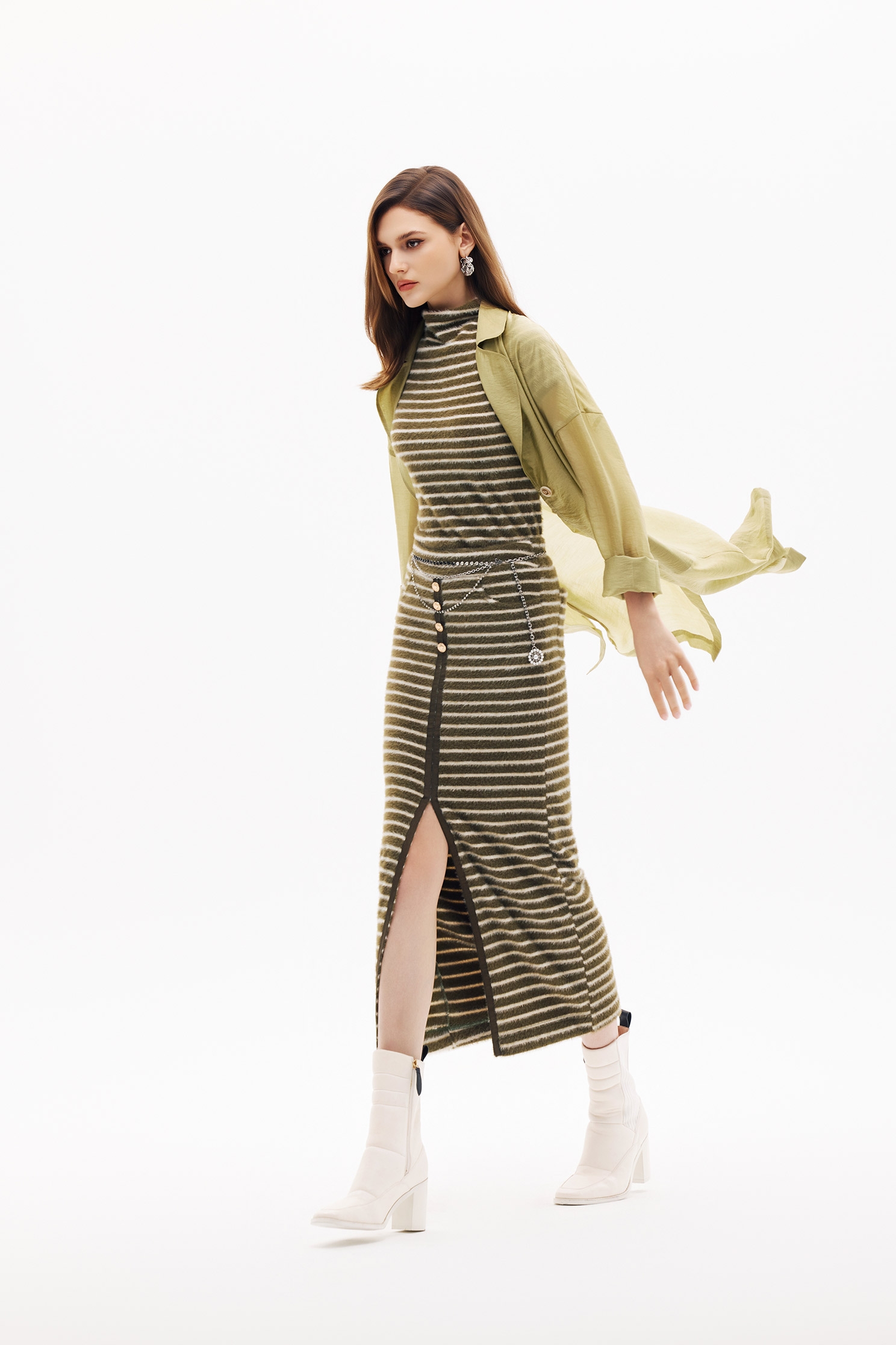 冷調抹茶色飄逸長外套冷調抹茶色飄逸長外套,一般外套,上班OL穿搭,人氣商品,外套,春夏穿搭,簡約穿搭,輕奢度假,輕奢渡假,長版外套