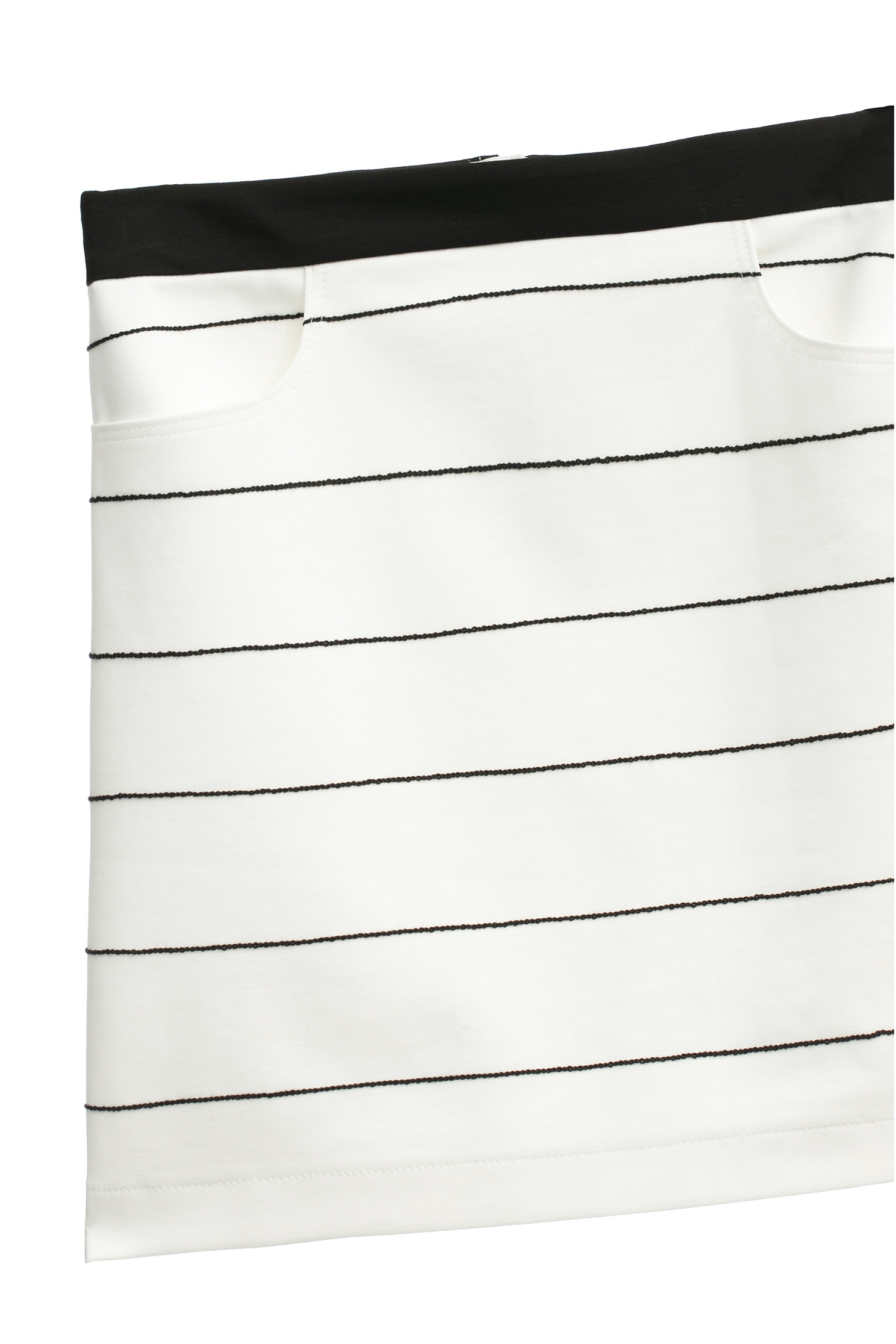 精緻黑白配色鎖鏈繡短裙精緻黑白配色鎖鏈繡短裙,春夏穿搭,條紋,白色裙子,短裙,窄裙