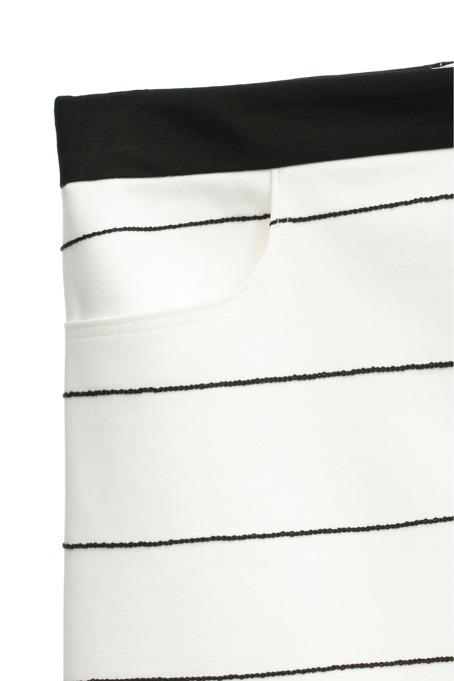 精緻黑白配色鎖鏈繡短裙精緻黑白配色鎖鏈繡短裙,春夏穿搭,條紋,白色裙子,短裙,窄裙