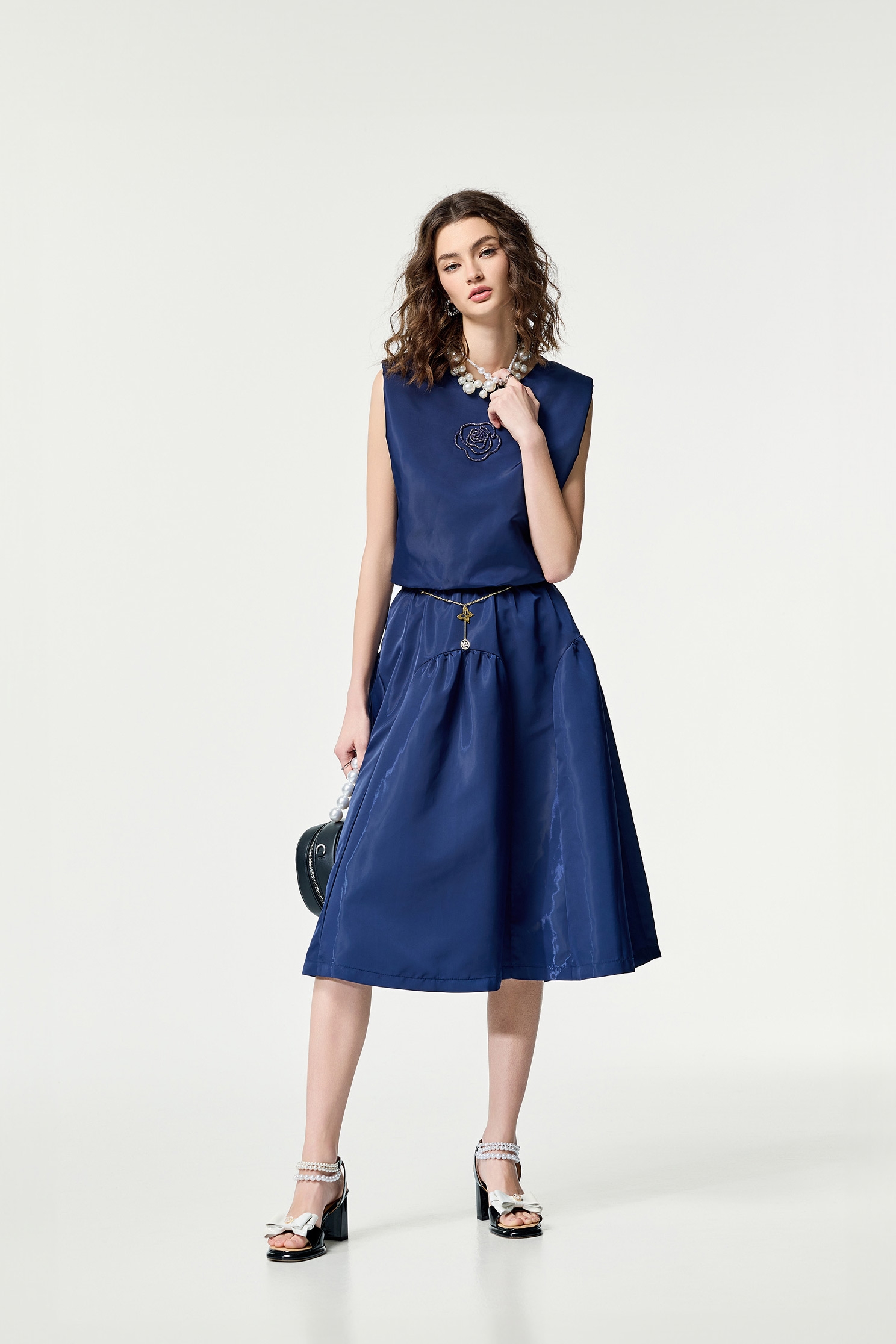 日蝕藍色復古宮廷風長裙日蝕藍色復古宮廷風長裙,人氣商品,春夏穿搭,時髦成套搭配,約會特輯,網裙,長裙