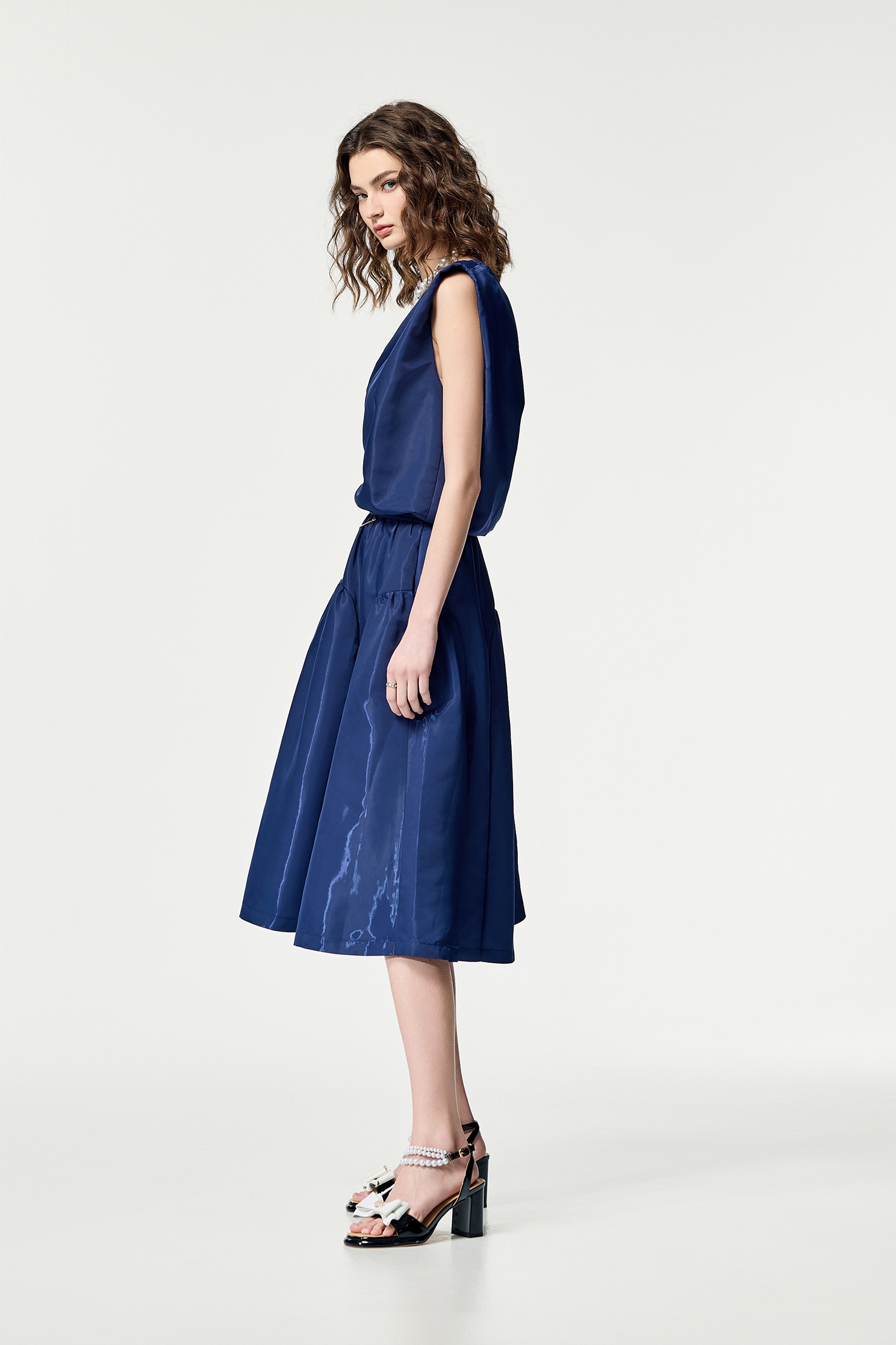 日蝕藍色復古宮廷風長裙日蝕藍色復古宮廷風長裙,人氣商品,春夏穿搭,時髦成套搭配,約會特輯,網裙,長裙