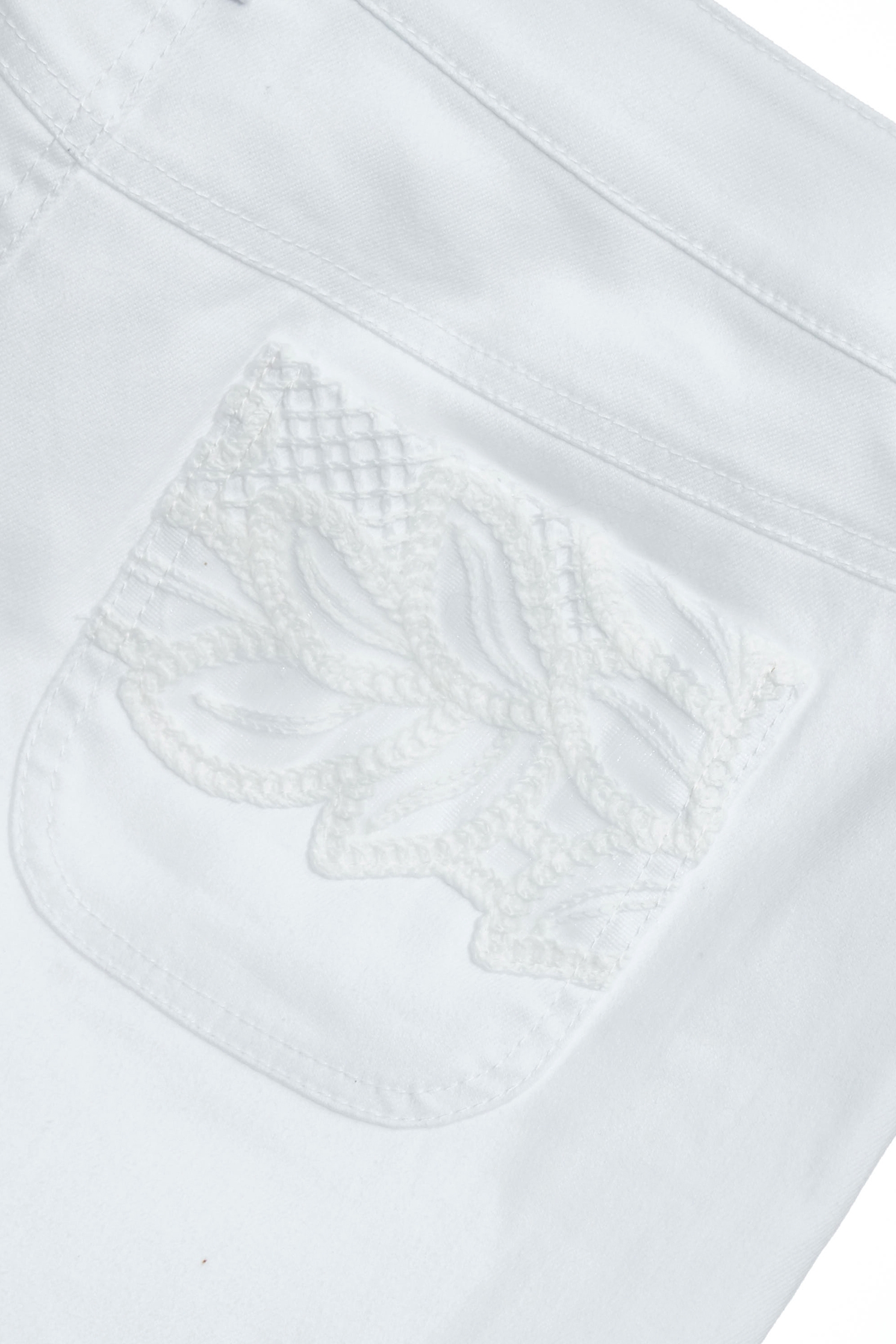 白色類牛仔貼蕾絲短裙白色類牛仔貼蕾絲短裙,丹寧,春夏穿搭,時髦成套搭配,牛仔,牛仔短裙,白色裙子,短裙,蕾絲,蕾絲裙