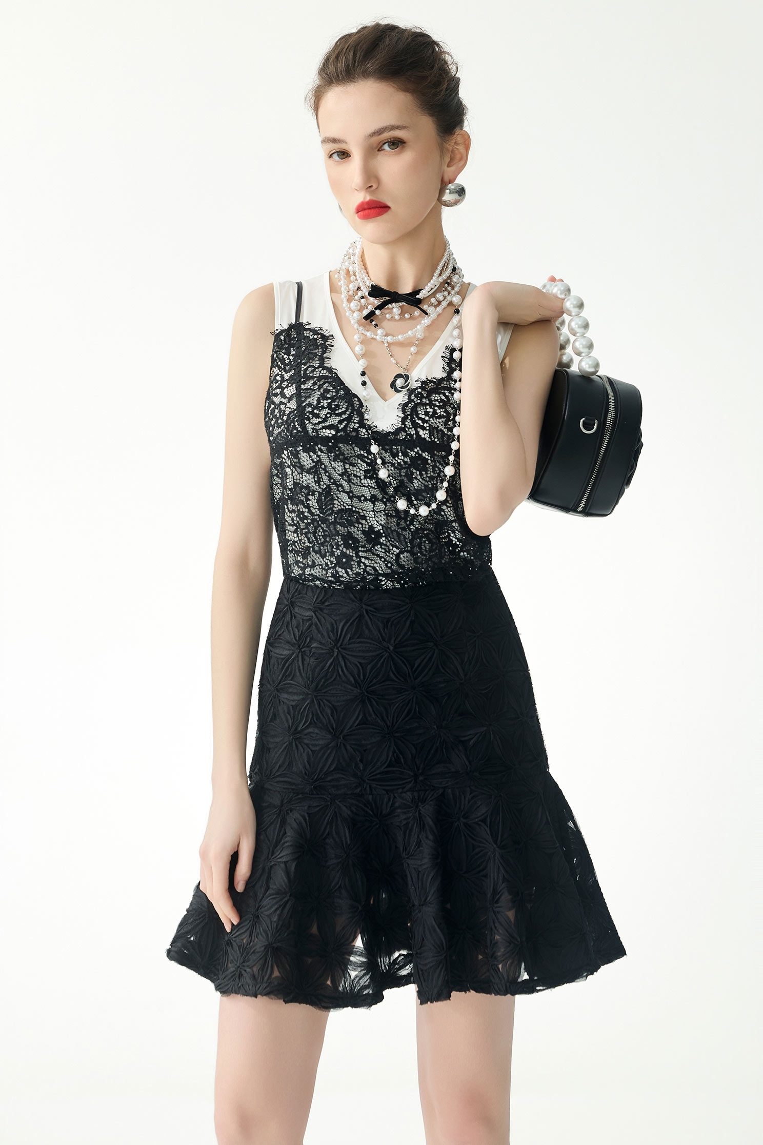 極致黑立體壓花俏麗短裙極致黑立體壓花俏麗短裙,春夏穿搭,短裙,黑色裙子