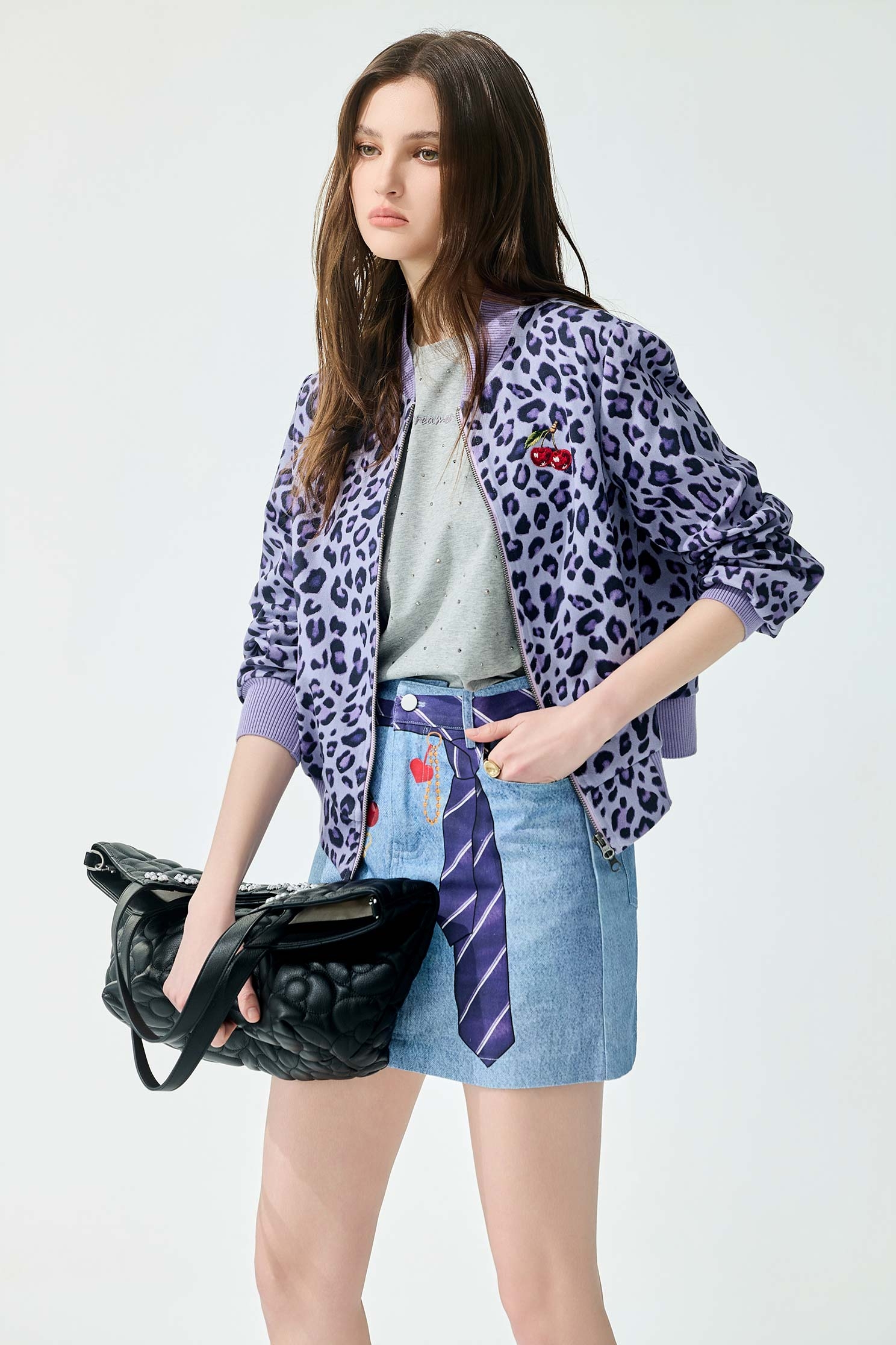 綴領帶與吊飾印花短裙綴領帶與吊飾印花短裙,春夏穿搭,牛仔,牛仔裙,短裙