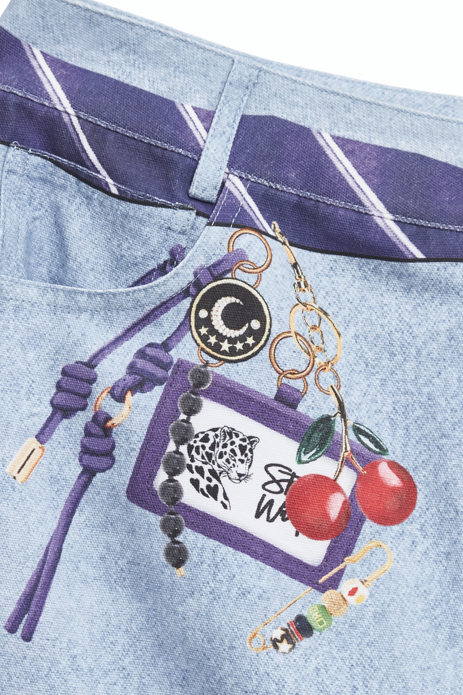 綴領帶與吊飾印花短裙綴領帶與吊飾印花短裙,春夏穿搭,牛仔,牛仔裙,短裙