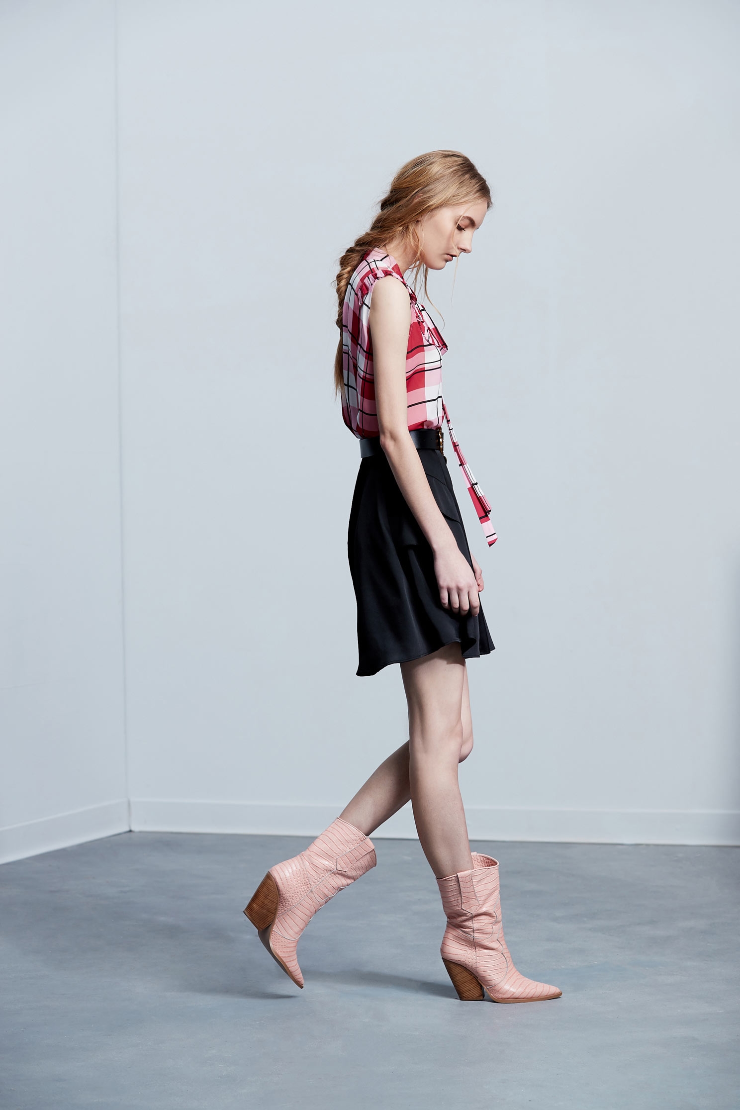 .,miniskirt,blackskirt