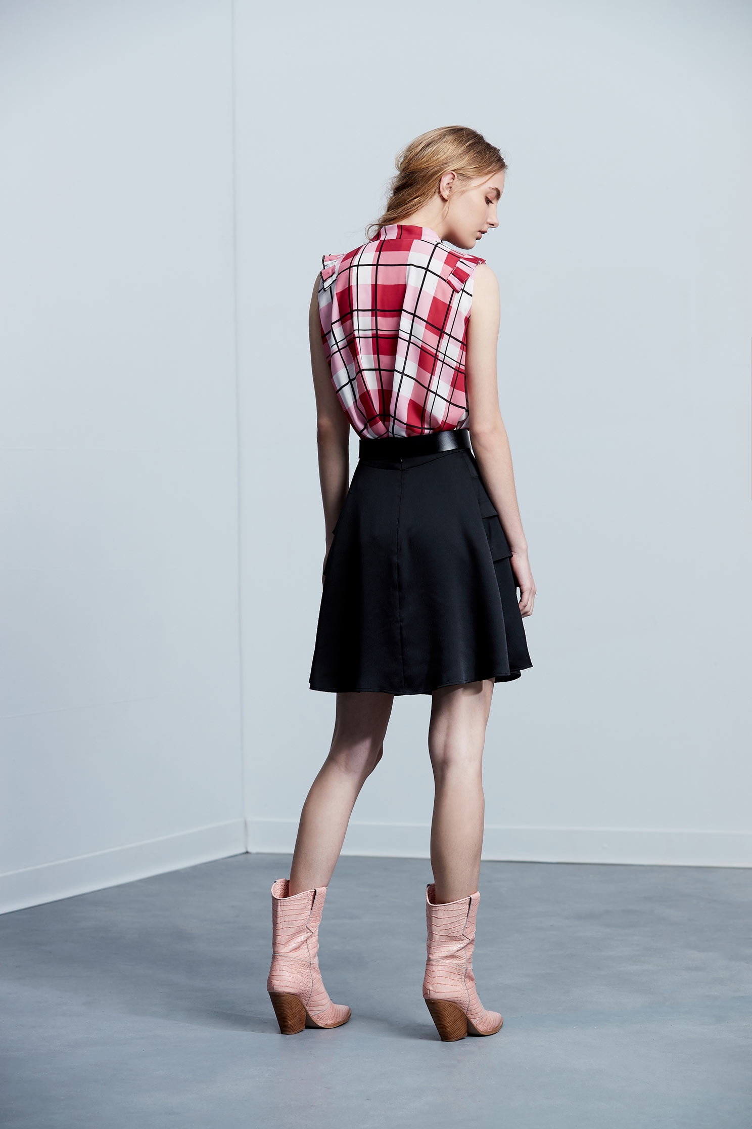 .,miniskirt,blackskirt