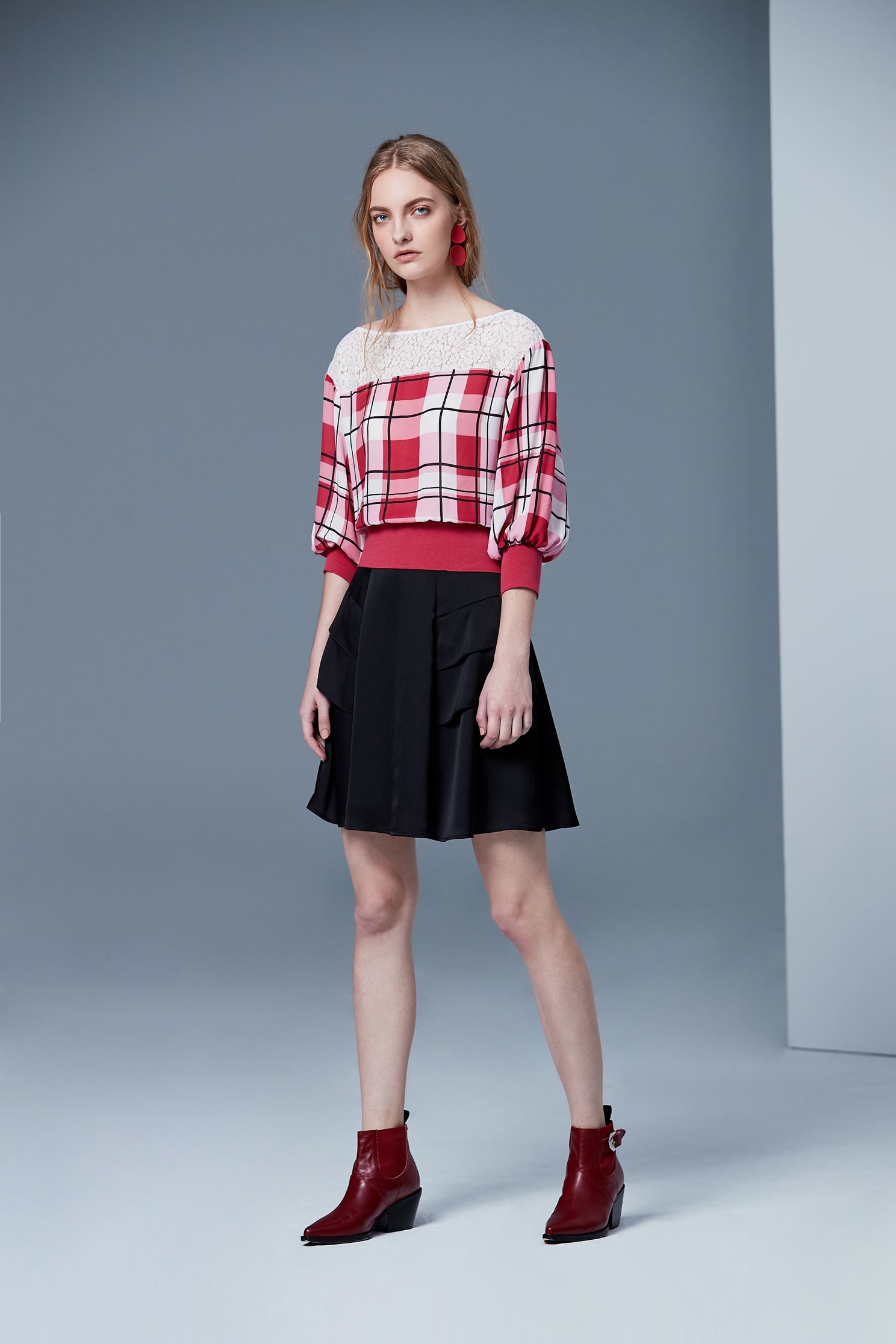 .,miniskirt,blackskirt
