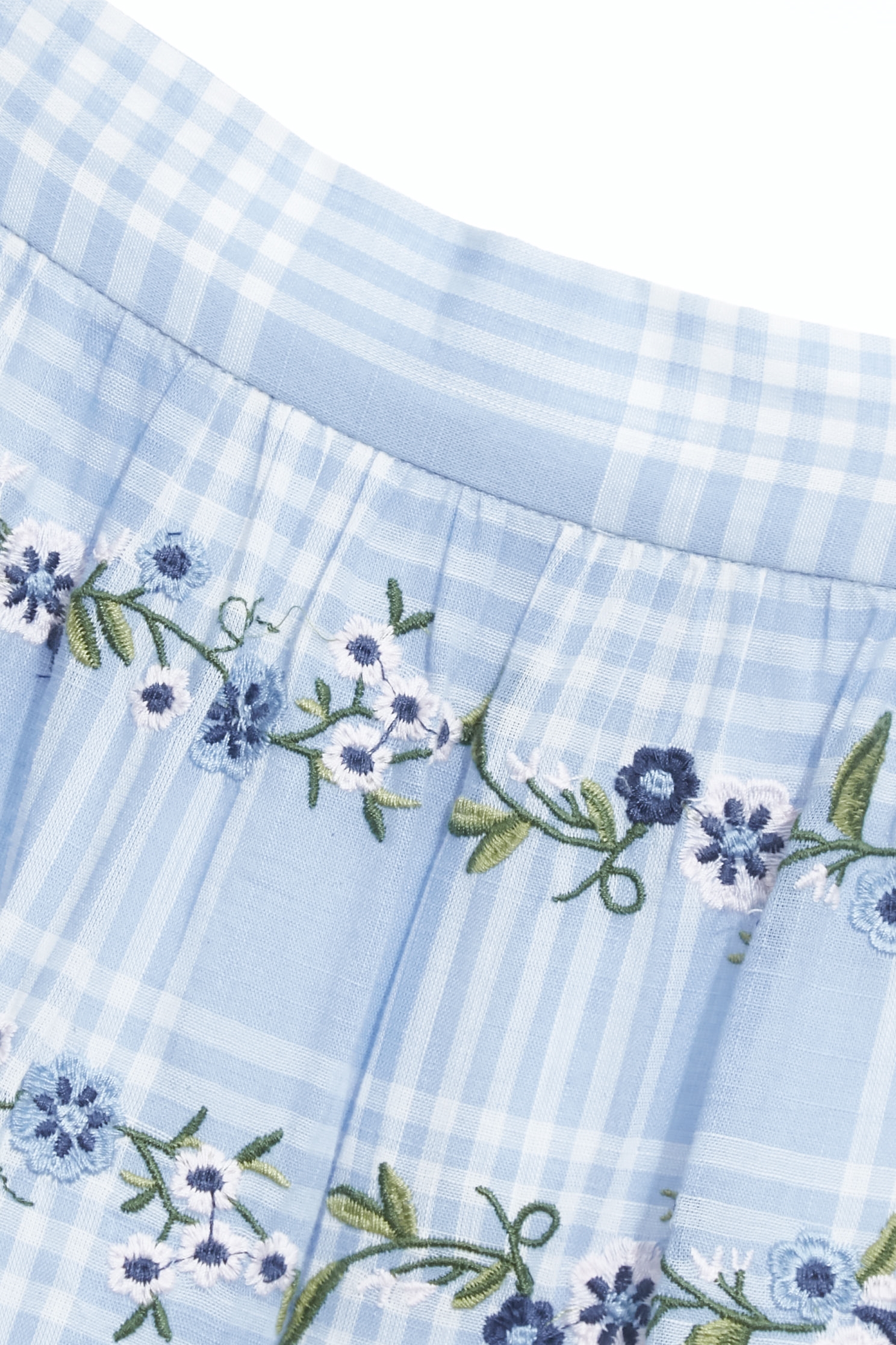 幻藍色格紋佐繡花卉長裙幻藍色格紋佐繡花卉長裙,刺繡,春夏穿搭,格紋,繡花,長裙