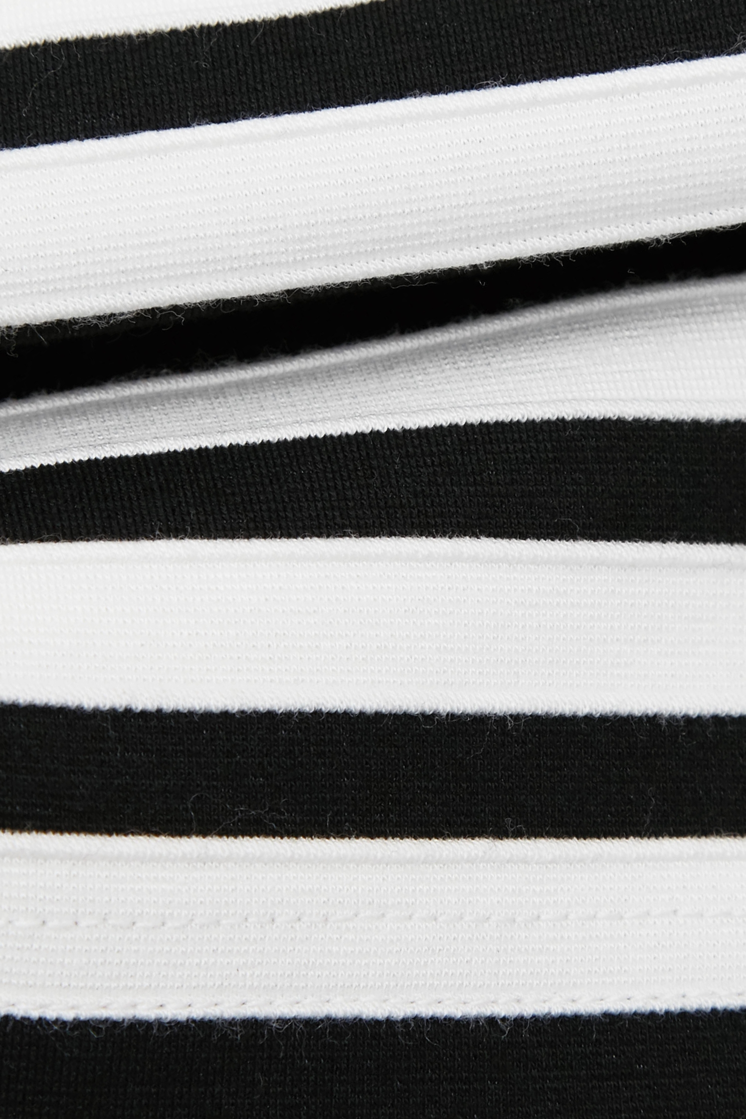 珍珠釦黑白配條彈性短裙珍珠釦黑白配條彈性短裙,上班OL穿搭,人氣商品,春夏穿搭,時髦成套搭配,條紋,珍珠,短裙