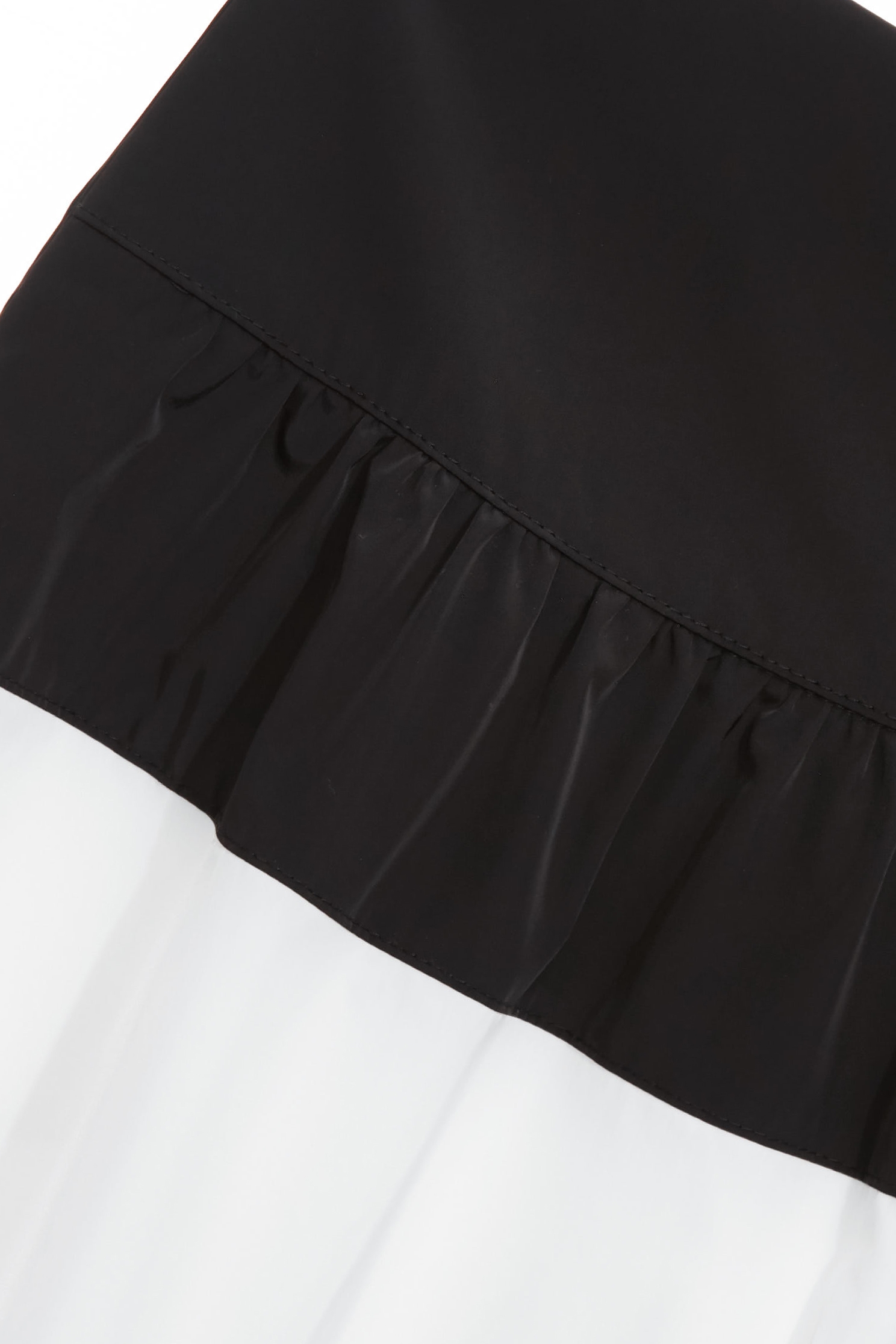 黑白拼接塔夫中長裙黑白拼接塔夫中長裙,人氣商品,春夏穿搭,條紋,約會特輯,長裙