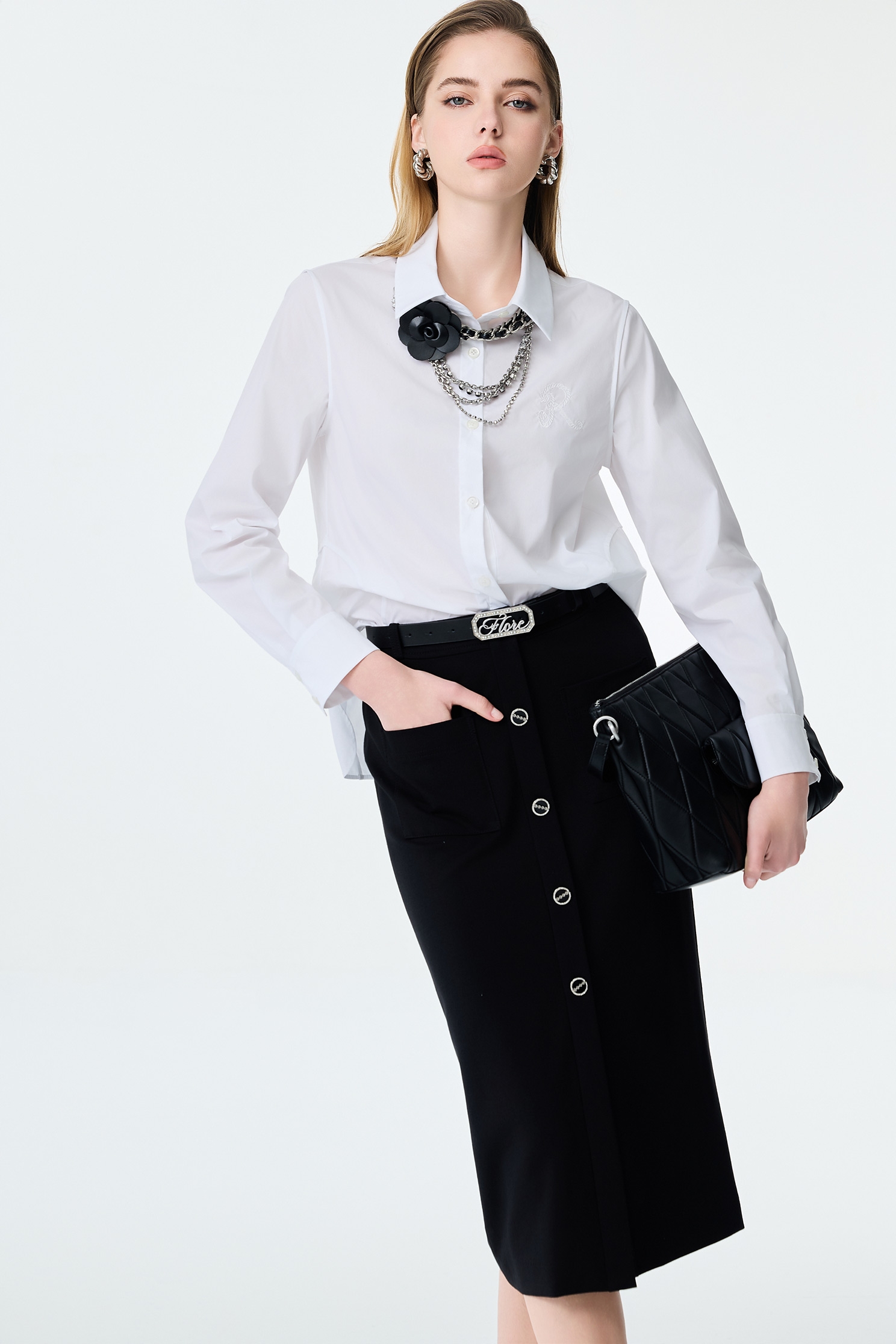 黑色逢釦裝飾直筒裙黑色逢釦裝飾直筒裙,上班OL穿搭,人氣商品,春夏穿搭,長裙,黑色裙子