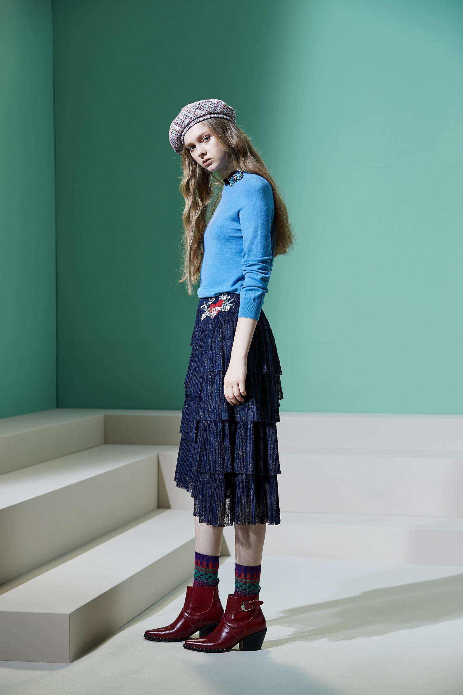 Asymmetrical lace skirt,embroidery,embroidered,lace,laceskirt,longskirt
