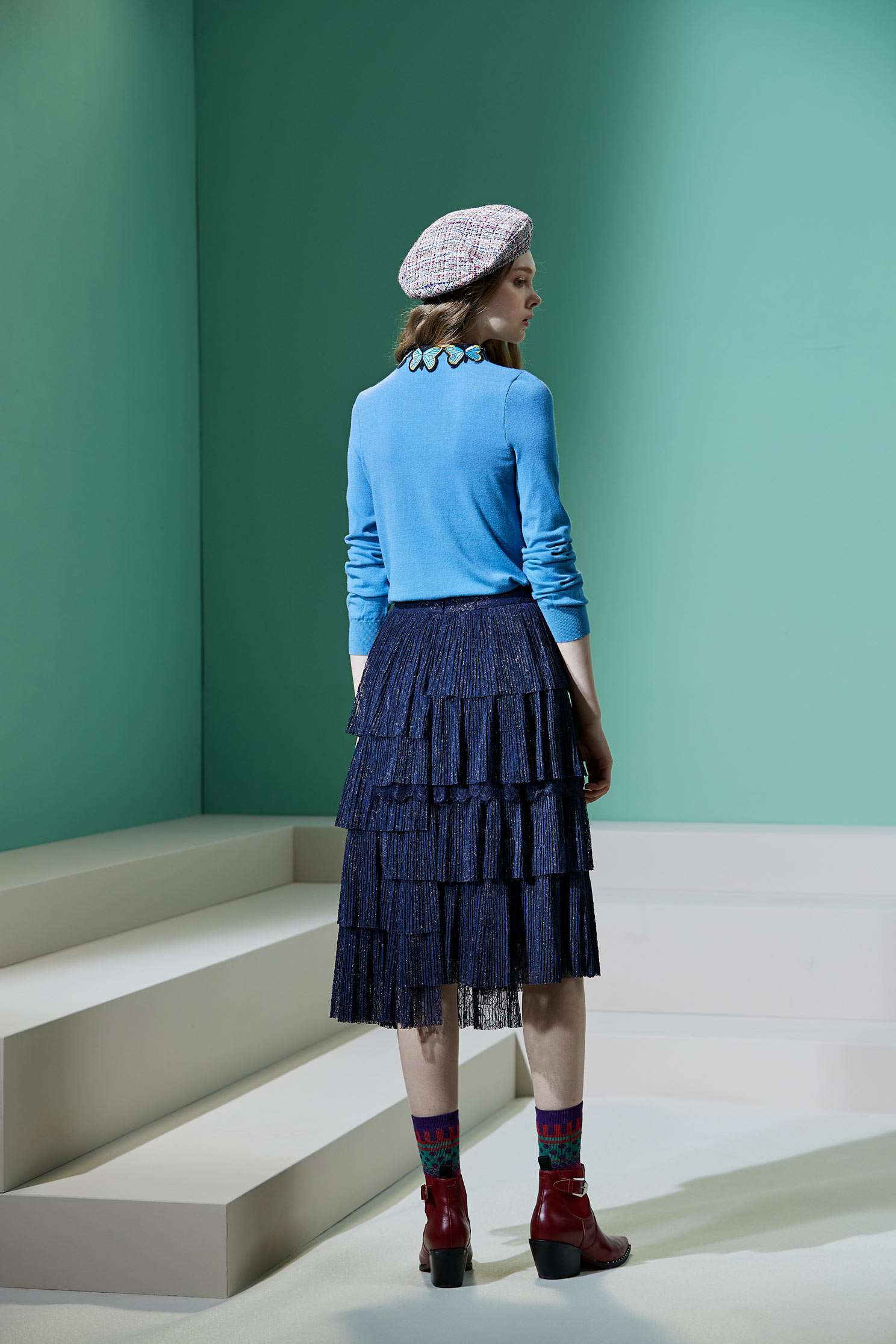 Asymmetrical lace skirt,embroidery,embroidered,lace,laceskirt,longskirt