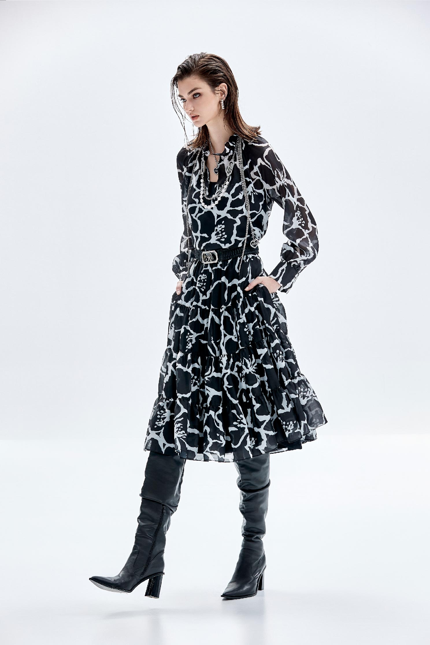 手繪感花朵印花裙手繪感花朵印花裙,人氣商品,秋冬穿搭,紗裙,花花世界,長裙