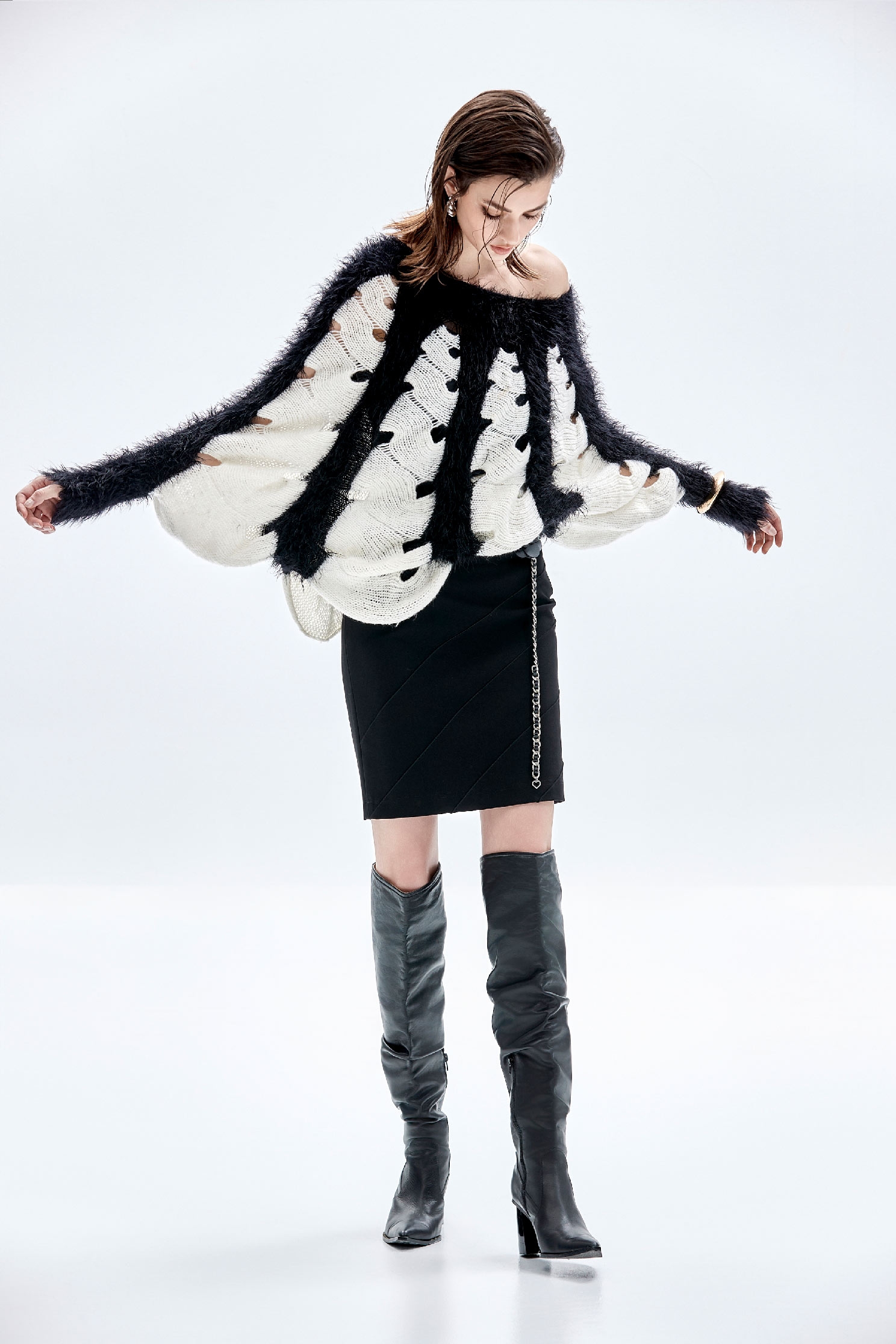 線條刺繡合身裙線條刺繡合身裙,刺繡,短裙,秋冬穿搭,窄裙