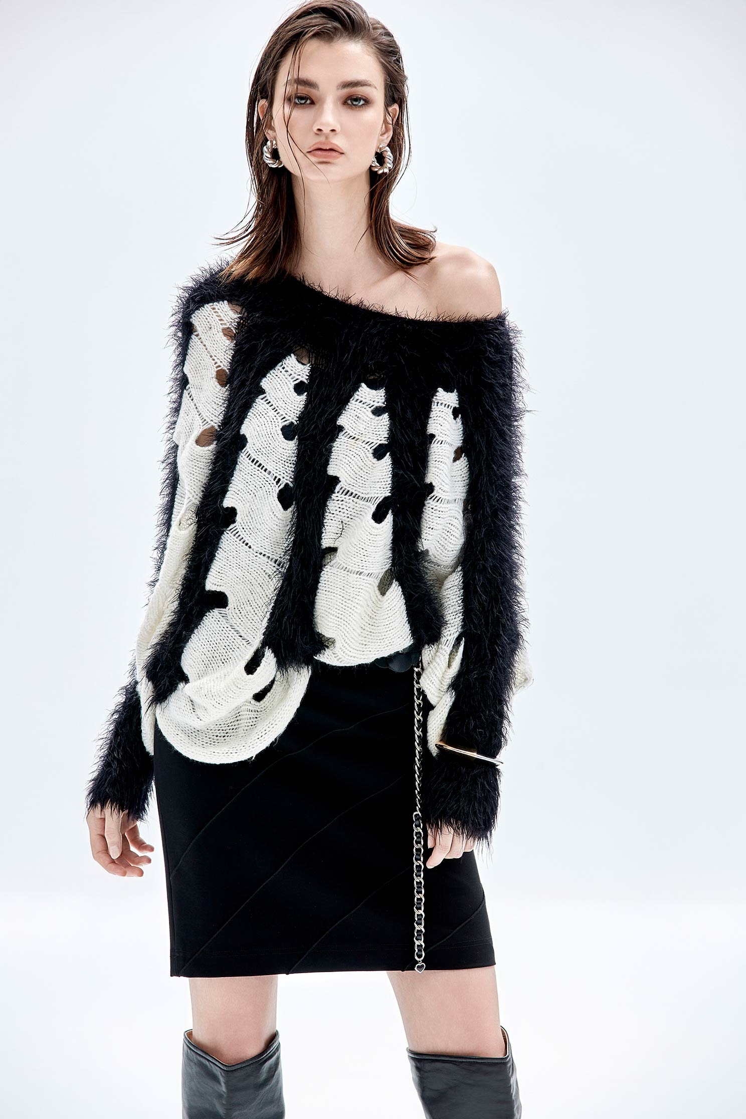 線條刺繡合身裙線條刺繡合身裙,刺繡,短裙,秋冬穿搭,窄裙