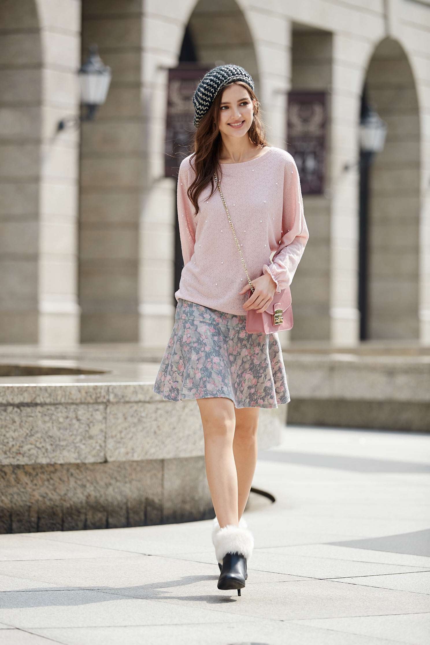 Elegant floral short skirt.,miniskirt