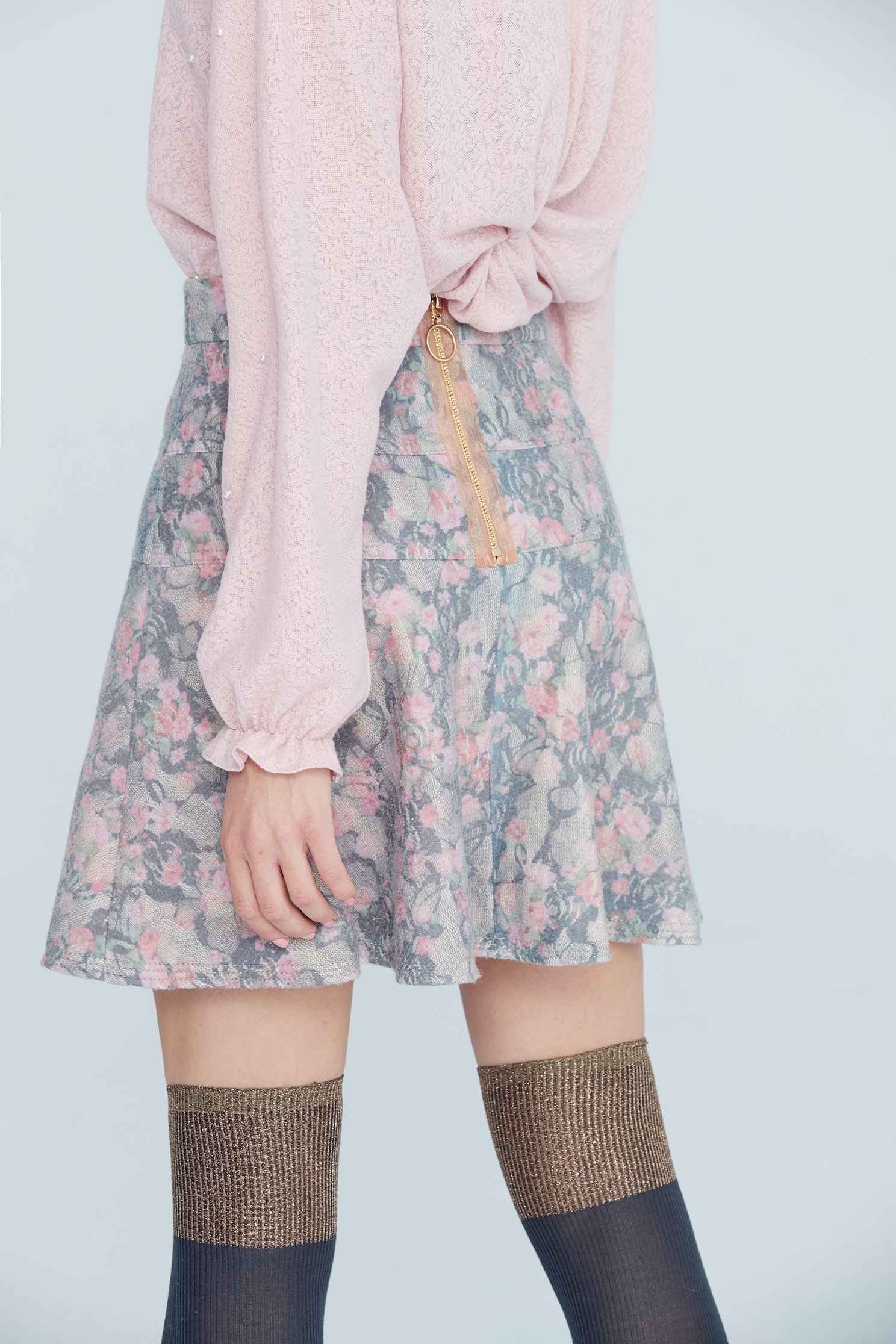 Elegant floral short skirt.,miniskirt