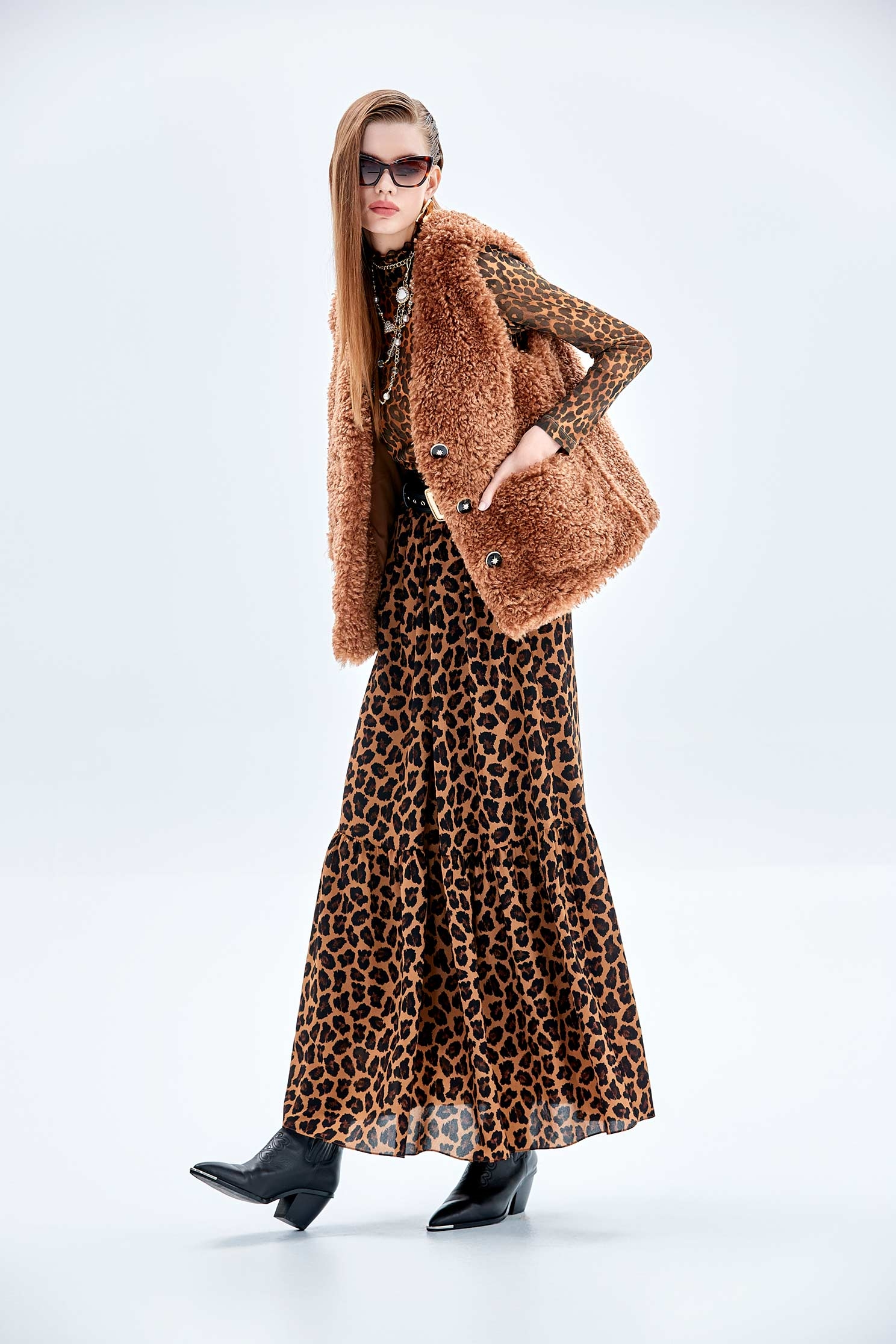 雌鹿色豹紋印花飄逸長裙雌鹿色豹紋印花飄逸長裙,人氣商品,秋冬穿搭,長裙