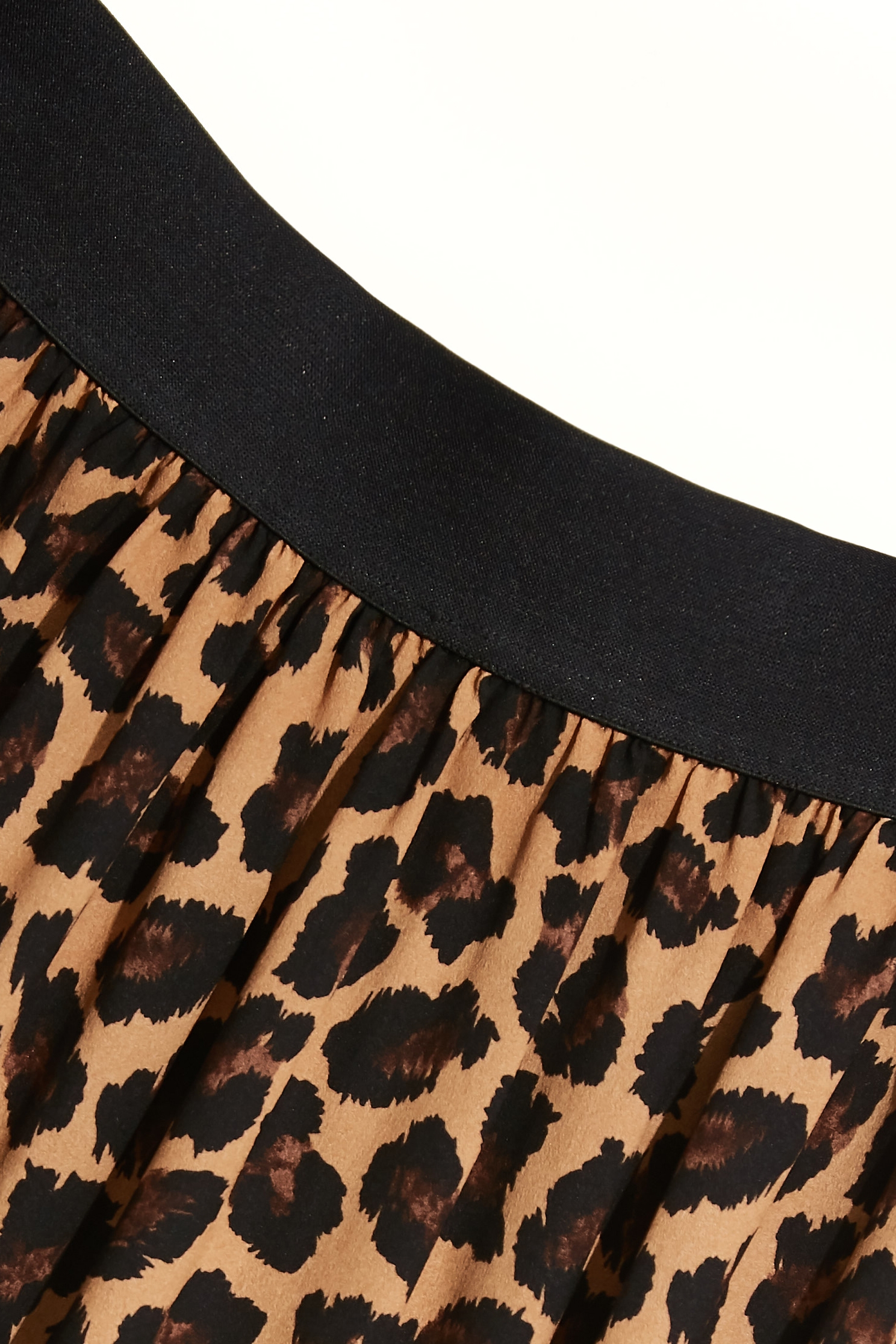 雌鹿色豹紋印花飄逸長裙雌鹿色豹紋印花飄逸長裙,人氣商品,秋冬穿搭,長裙