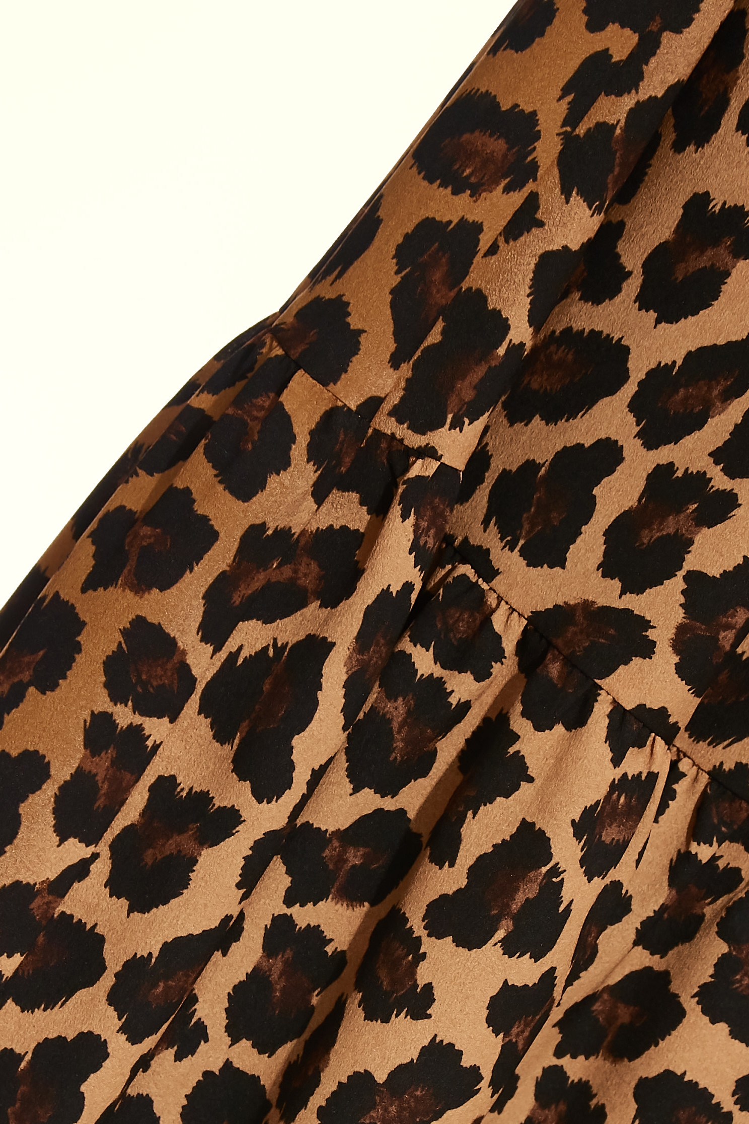 雌鹿色豹紋印花飄逸長裙雌鹿色豹紋印花飄逸長裙,人氣商品,秋冬穿搭,長裙