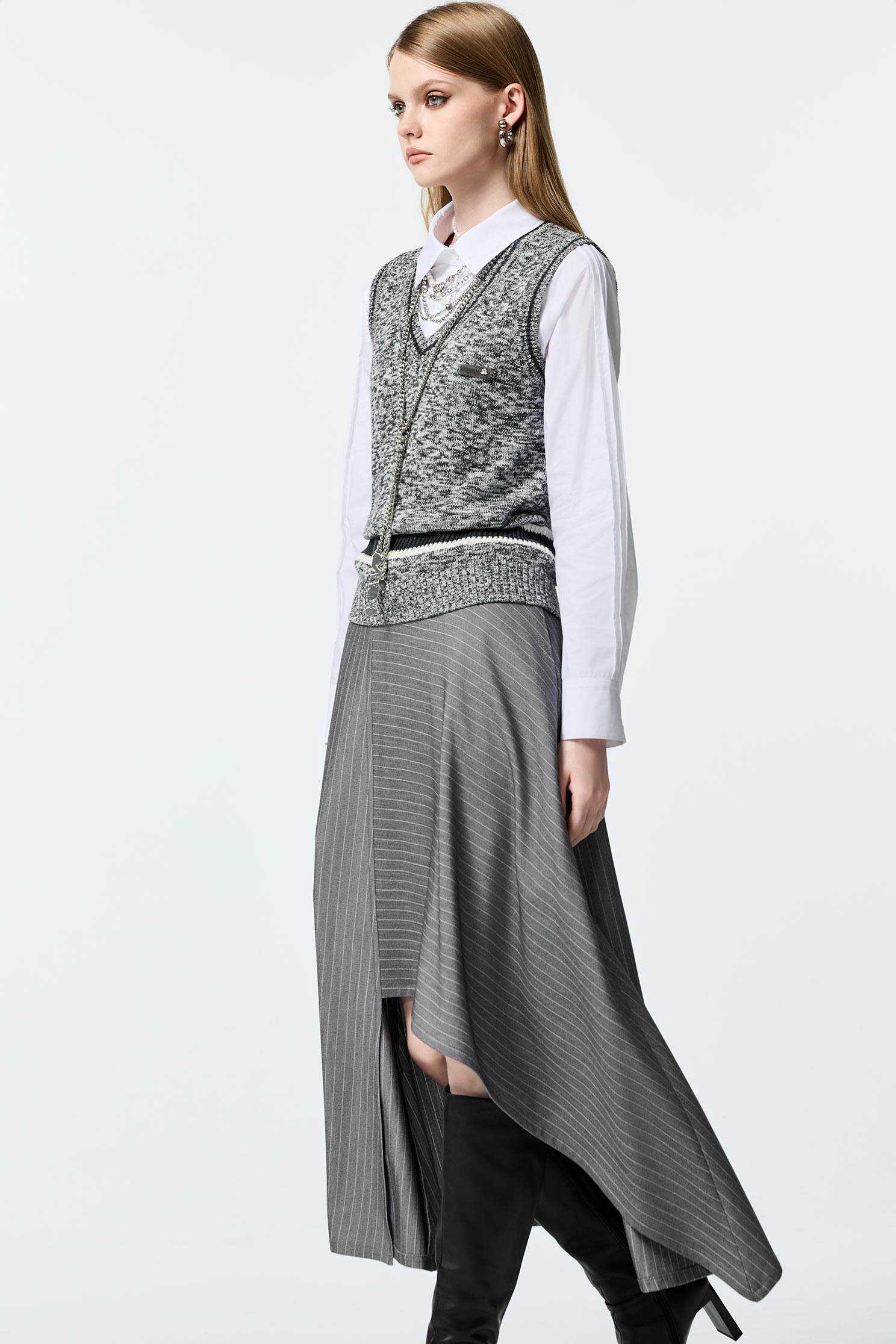 靜謐灰細條紋造型長裙靜謐灰細條紋造型長裙,上班OL穿搭,人氣商品,條紋,秋冬穿搭,長裙