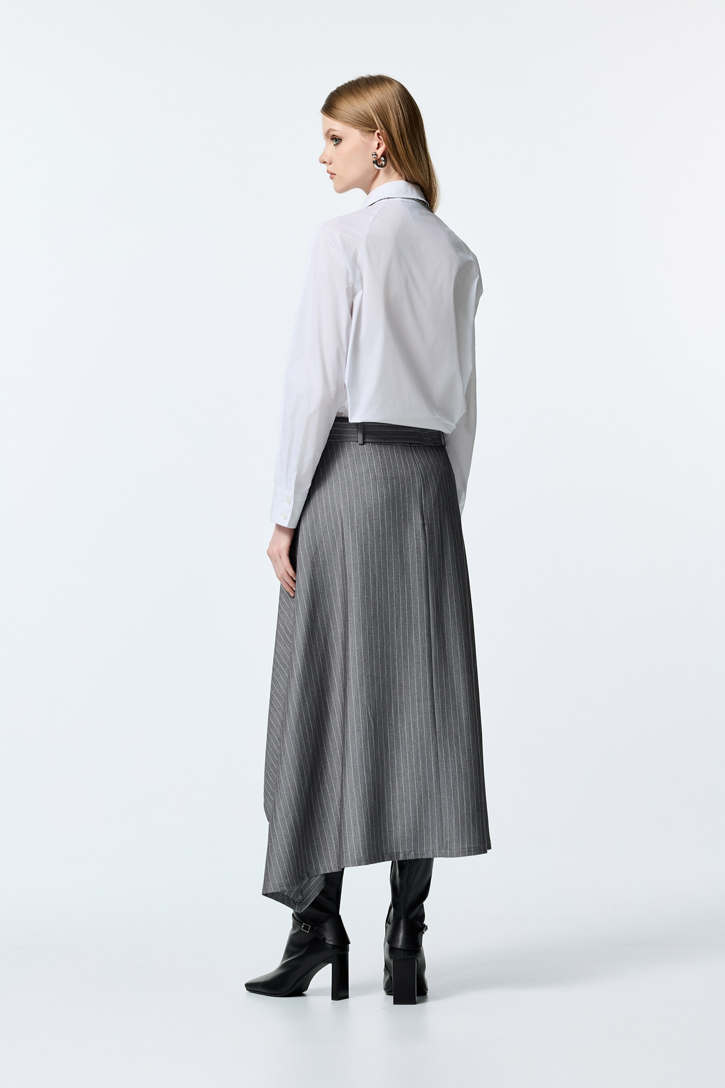 靜謐灰細條紋造型長裙靜謐灰細條紋造型長裙,上班OL穿搭,人氣商品,條紋,秋冬穿搭,長裙