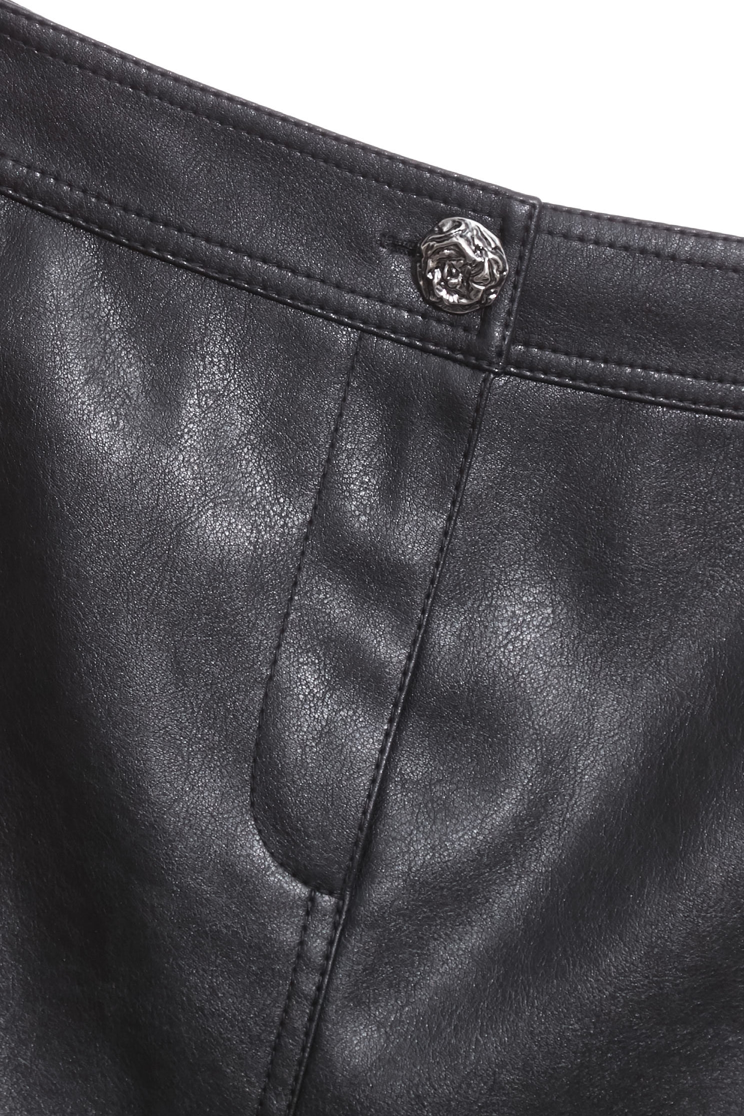 高級黑皮革A字中長裙高級黑皮革A字中長裙,上班OL穿搭,時髦成套搭配,皮革,秋冬穿搭,長裙