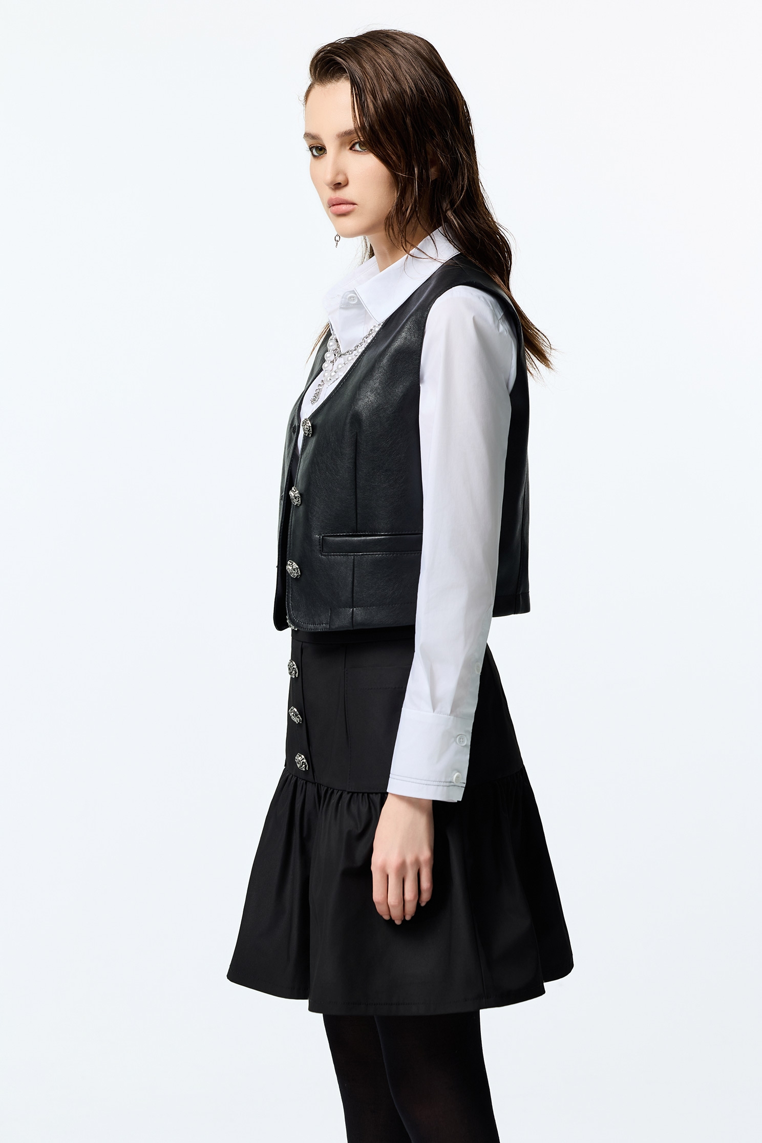 精緻斜紋塔夫俏麗短裙精緻斜紋塔夫俏麗短裙,上班OL穿搭,短裙,秋冬穿搭,約會特輯