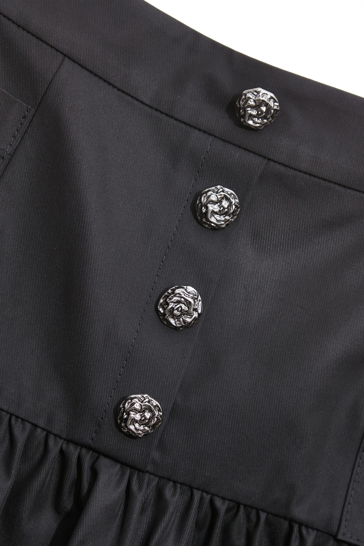 精緻斜紋塔夫俏麗短裙精緻斜紋塔夫俏麗短裙,上班OL穿搭,短裙,秋冬穿搭,約會特輯