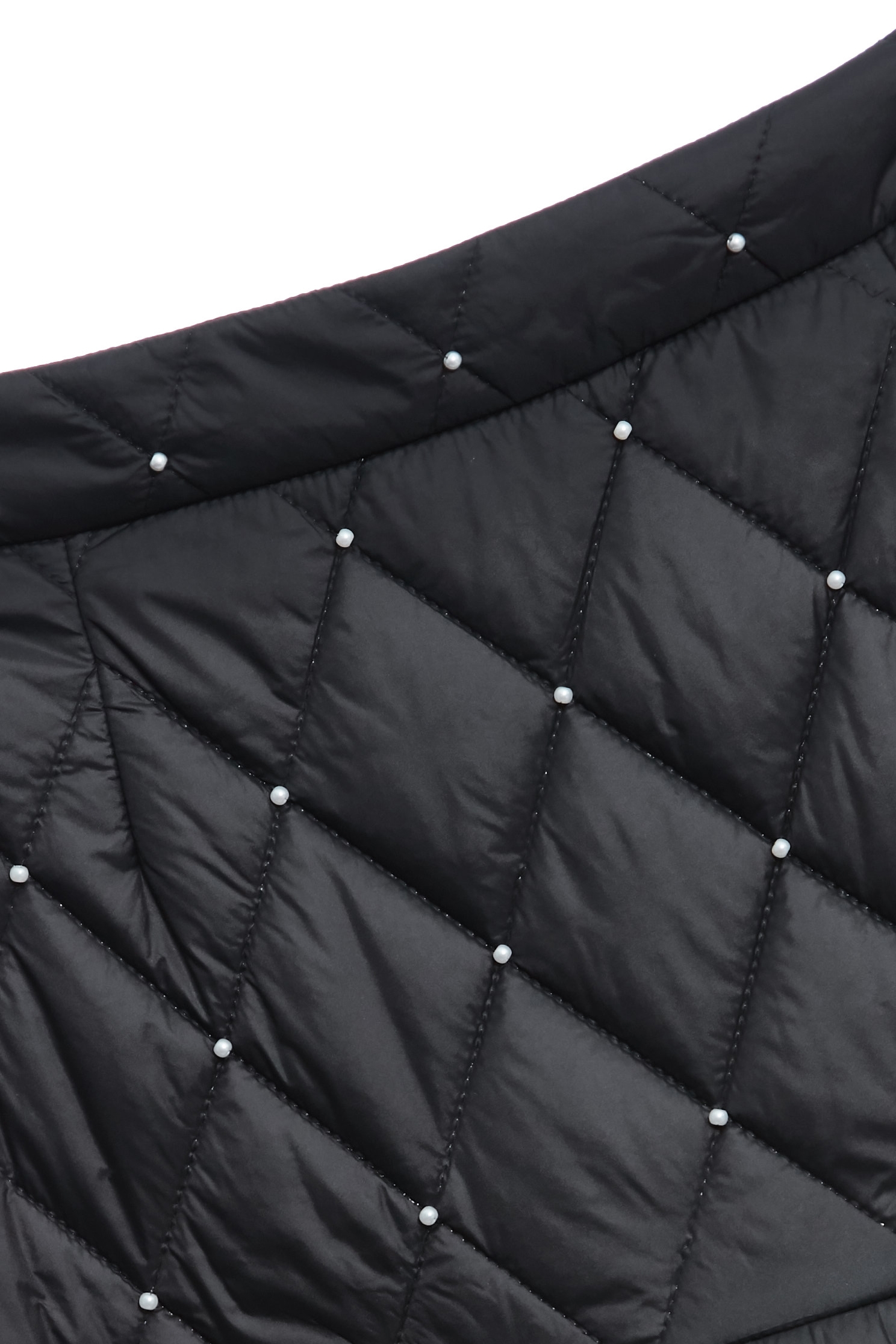 綴珍珠絎縫黑長裙綴珍珠絎縫黑長裙,時髦成套搭配,珍珠,秋冬穿搭,長裙,黑色裙子