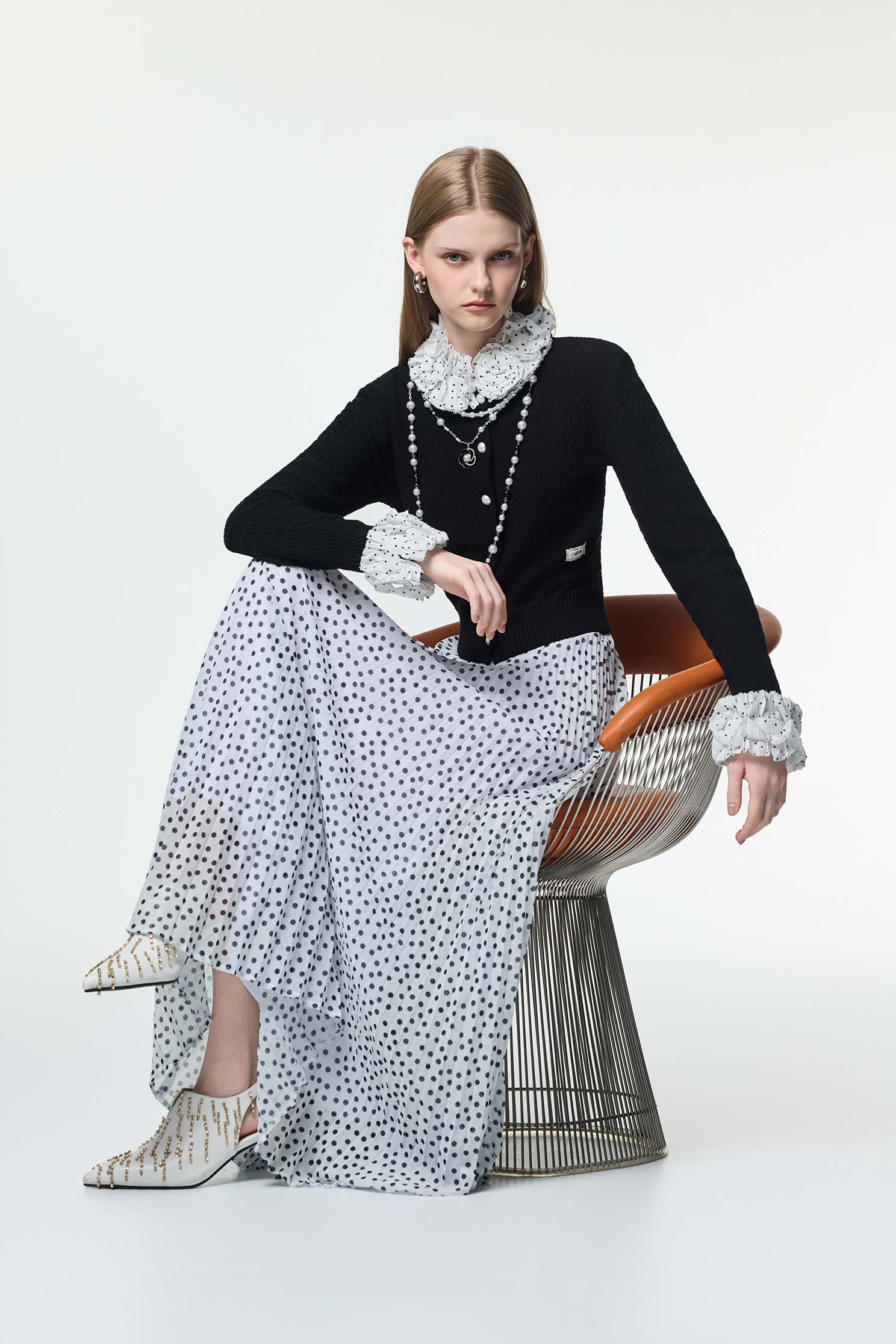 白底黑點雪紡女神壓摺長裙白底黑點雪紡女神壓摺長裙,波點,秋冬穿搭,約會特輯,長裙,雪紡,雪紡裙